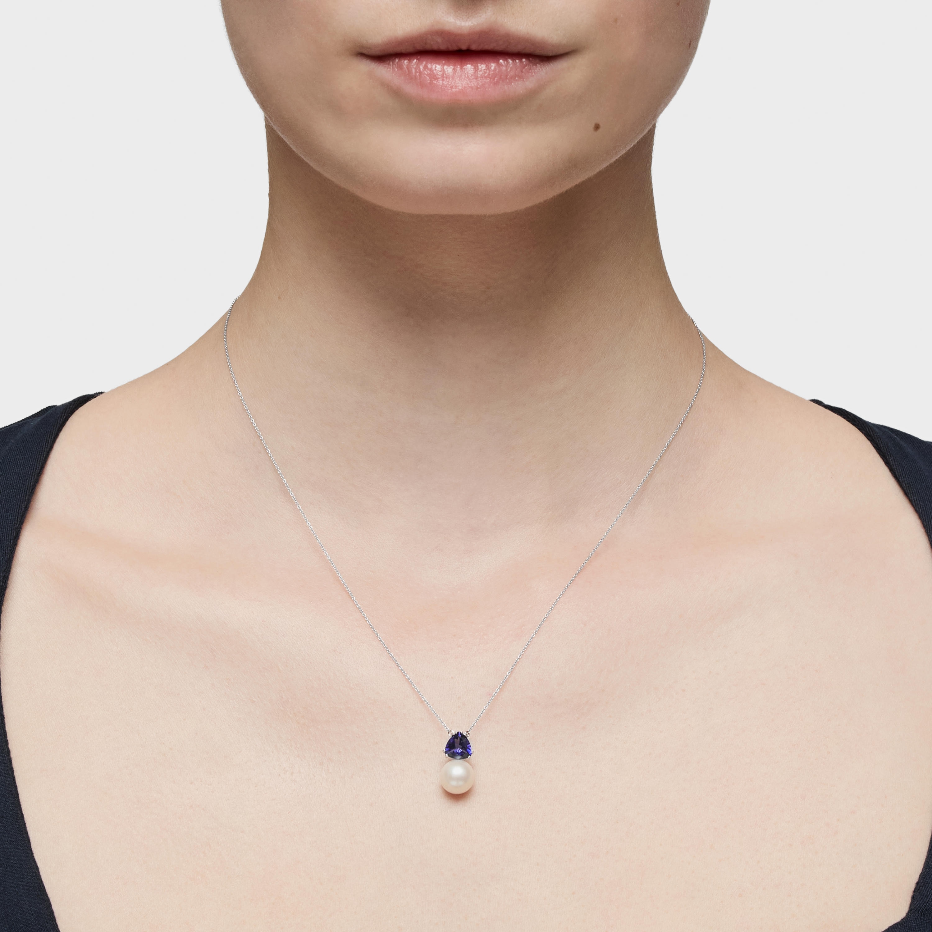 Short 18K white gold Necklace with iolite and cultured pearl Ivette