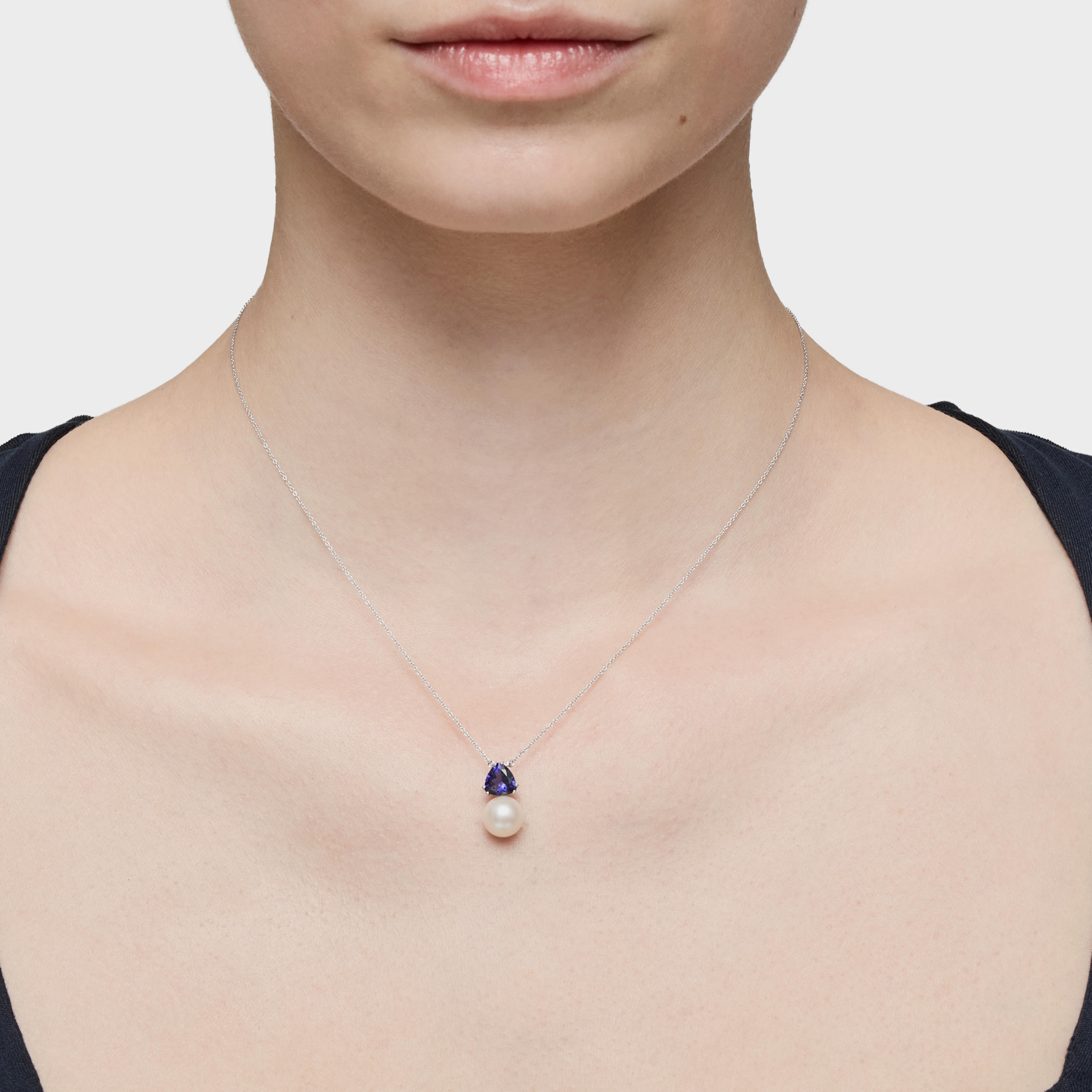 Short 18K white gold Necklace with iolite and cultured pearl Ivette