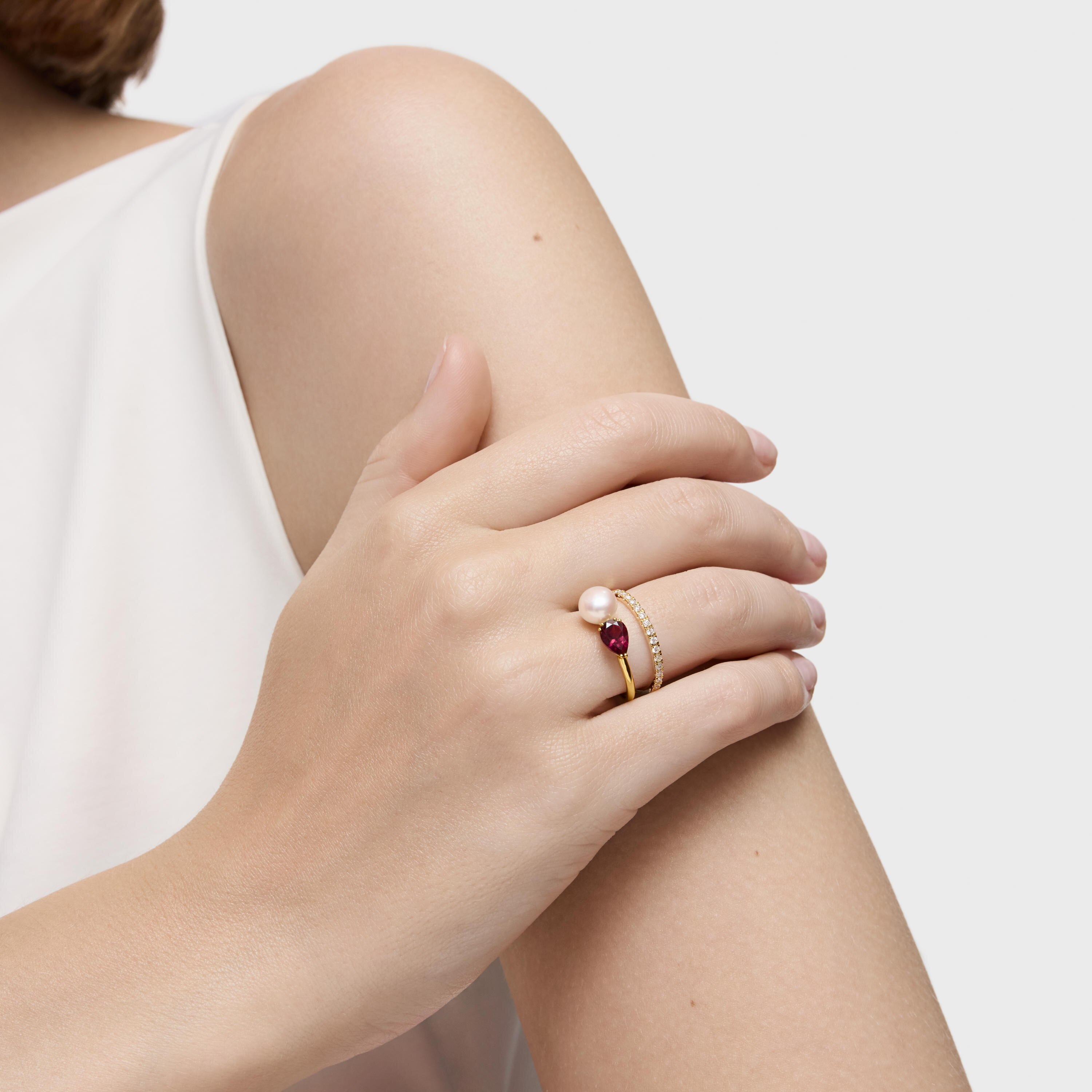 18K solid gold Ring with rhodolite and cultured pearl Ivette