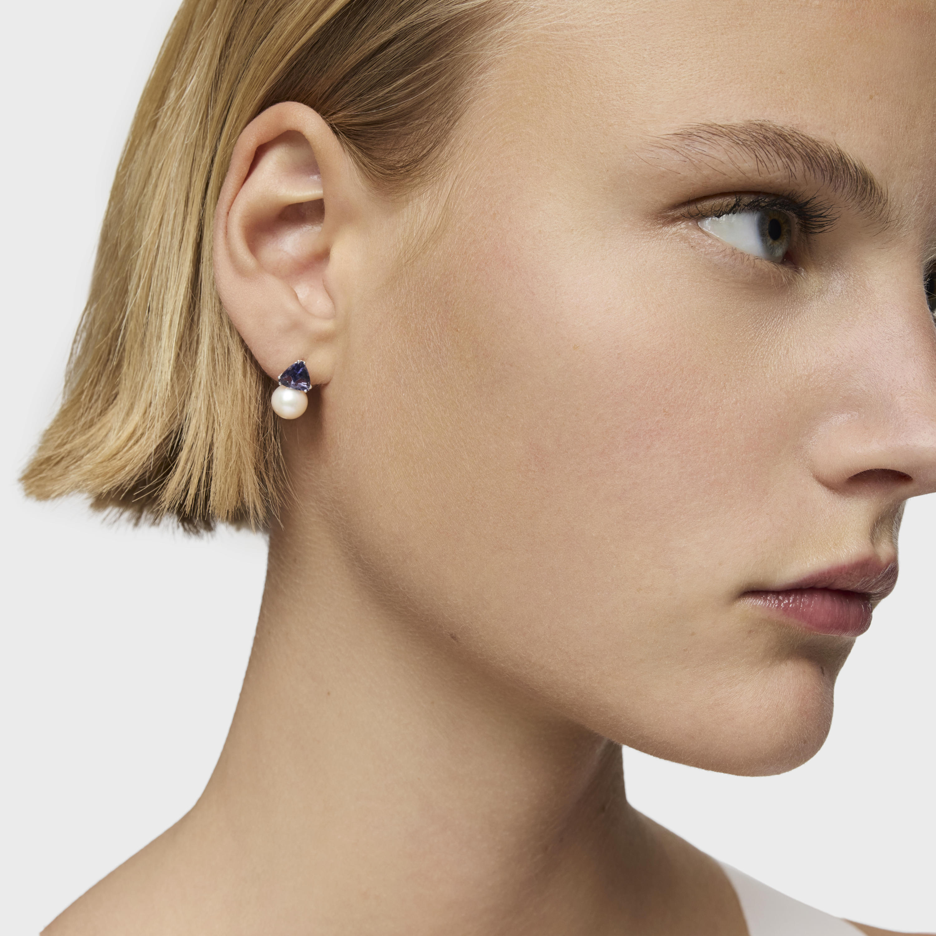 18K white gold Earrings with rhodolites and cultured pearl Ivette