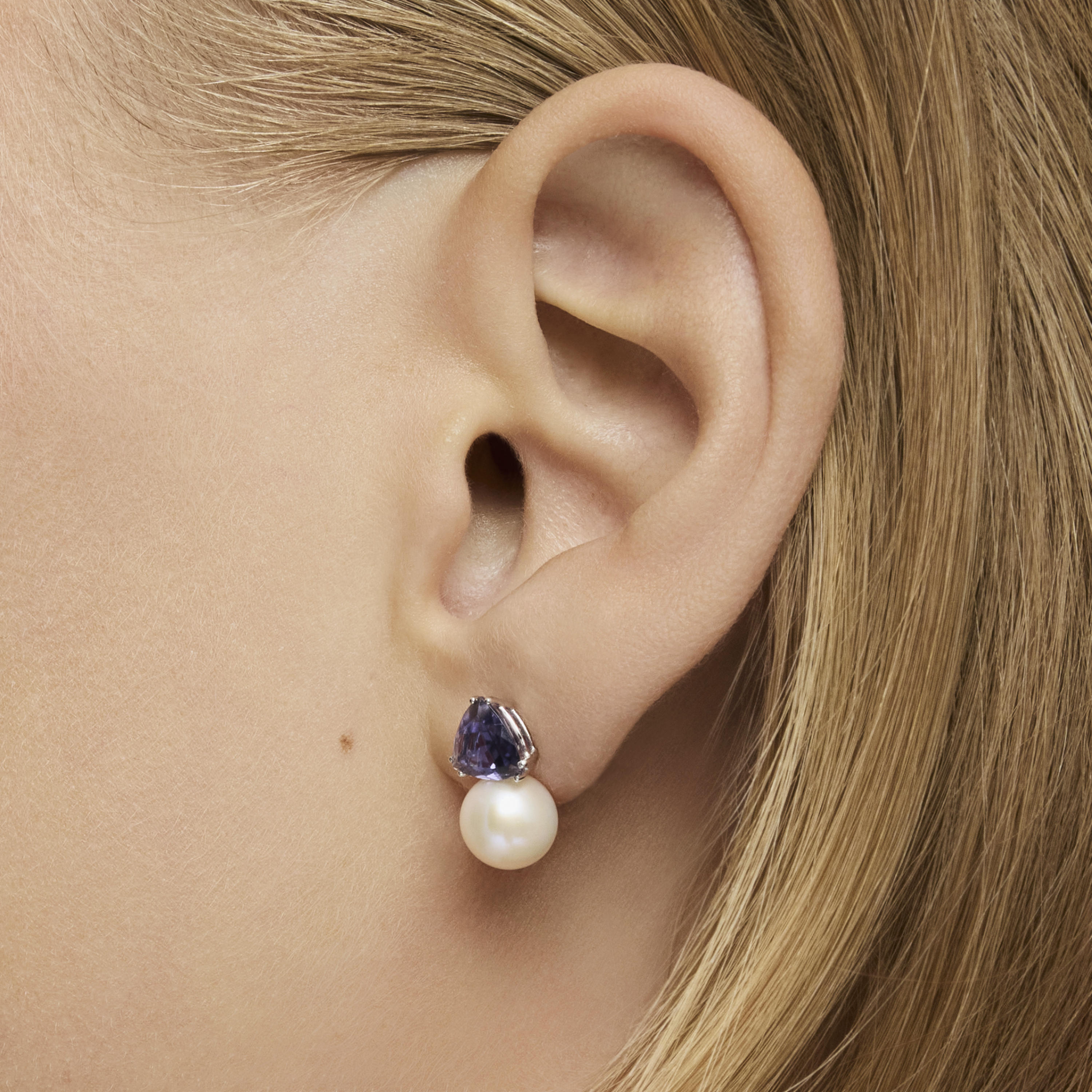18K white gold Earrings with rhodolites and cultured pearl Ivette
