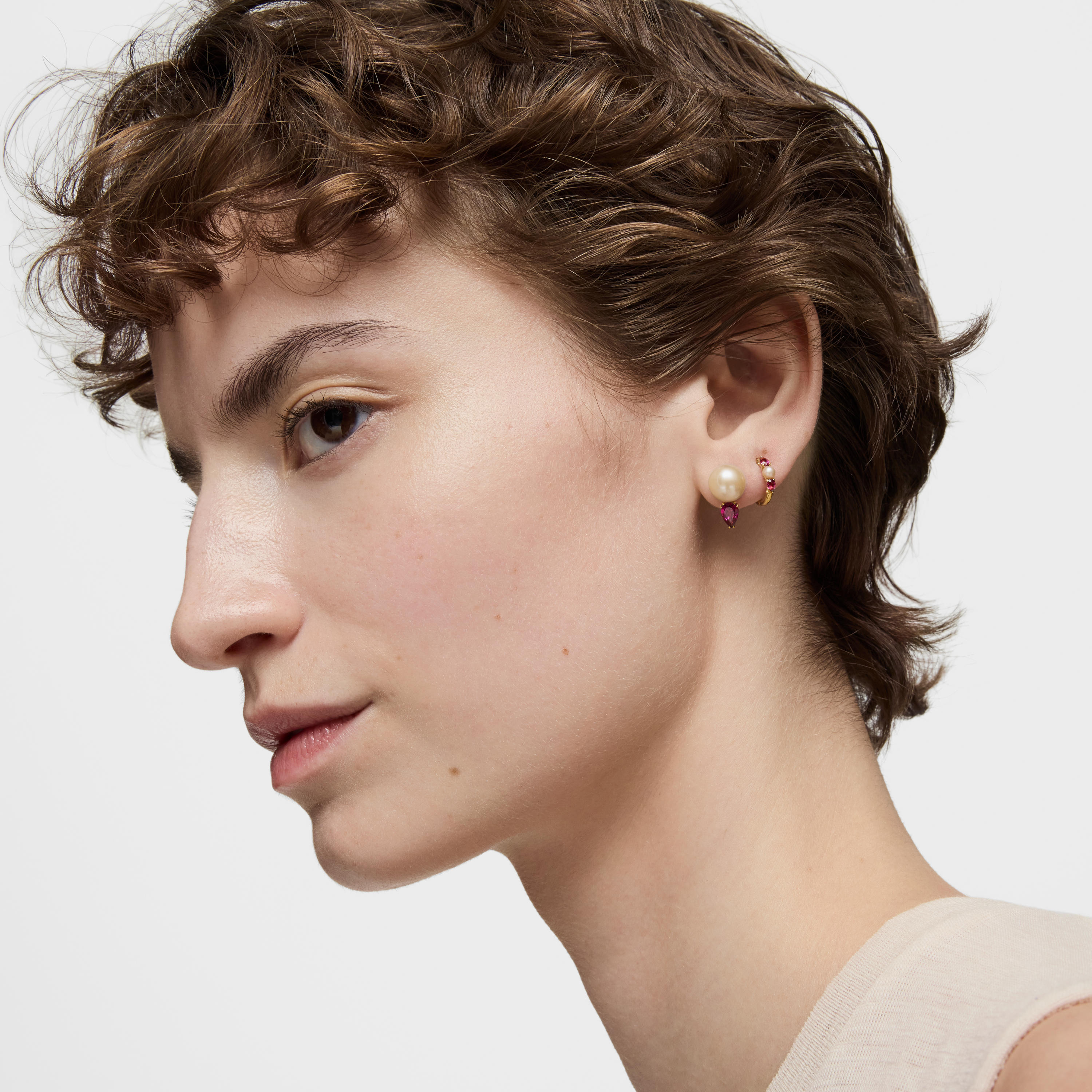 Gold Earrings with rhodolites and cultured pearl Ivette