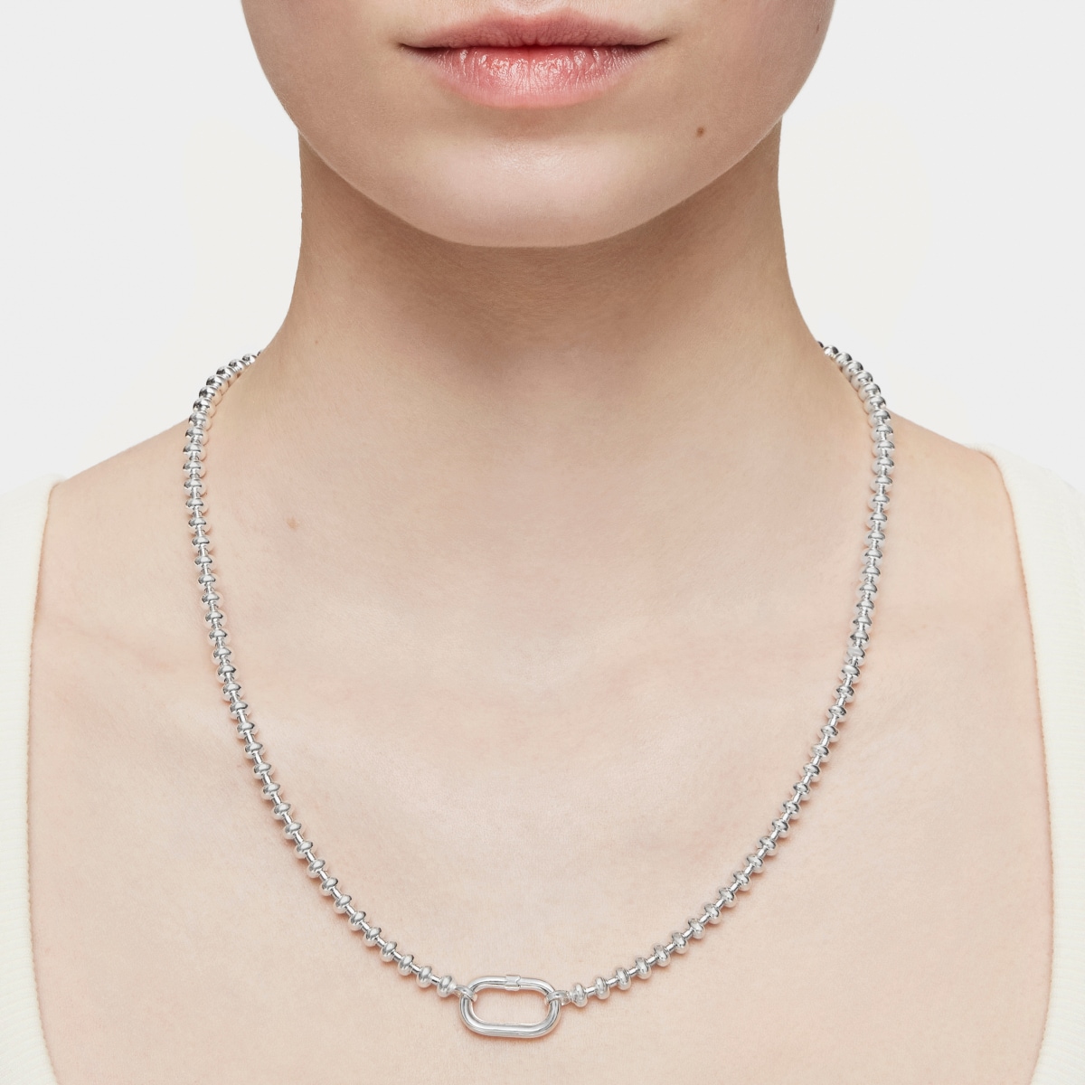 Hold Oval 51,5 cm short silver Necklace with ball motifs