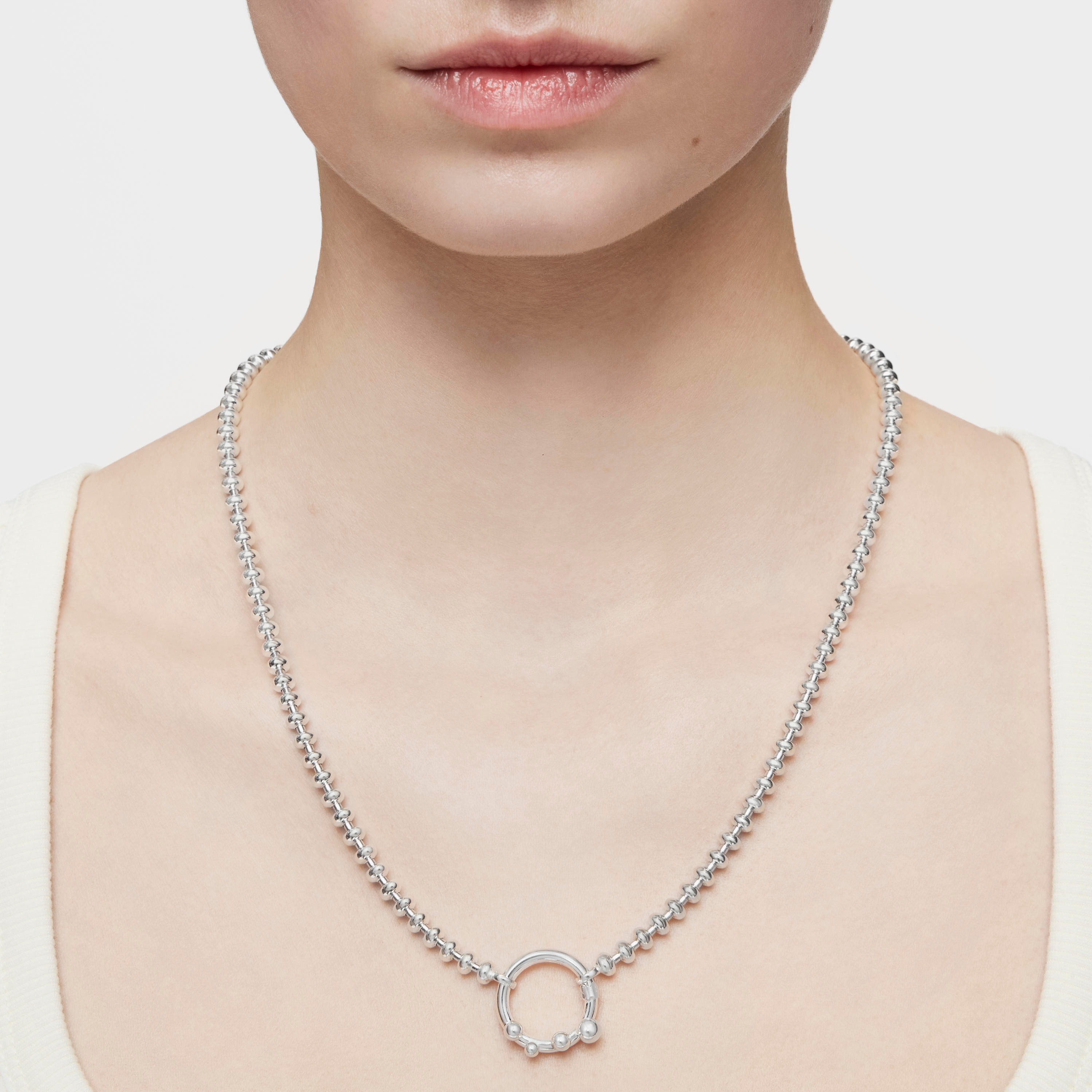 Hold Oval 51.5 cm short silver Necklace with ball motifs