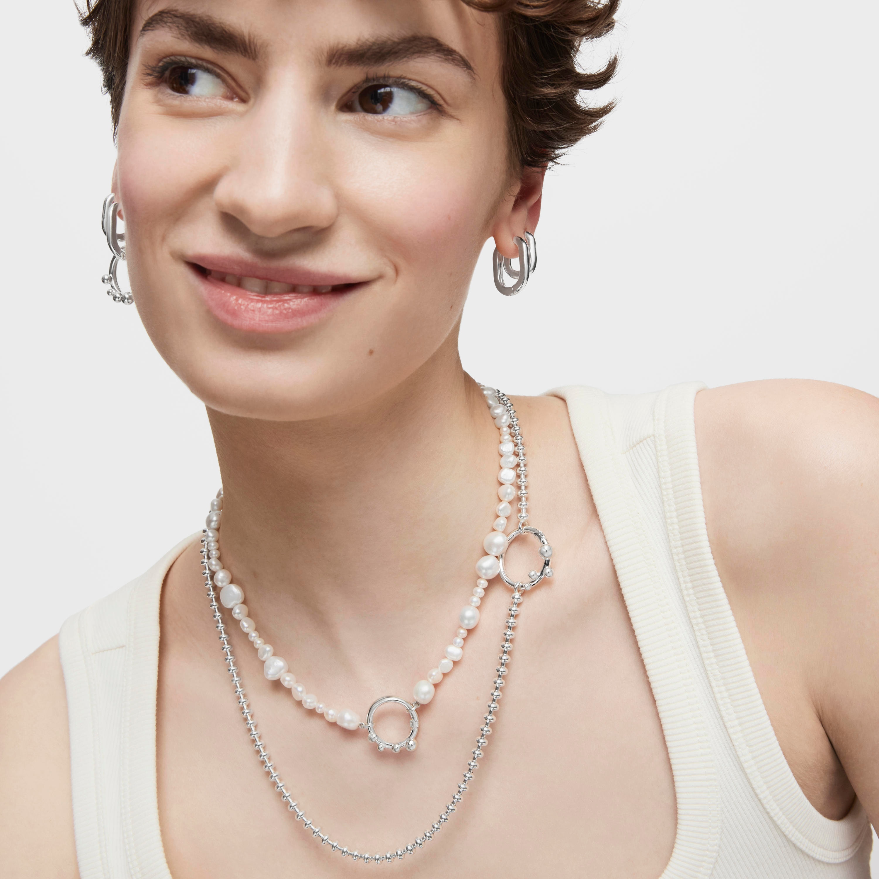 Hold Oval 51.5 cm short silver Necklace with ball motifs