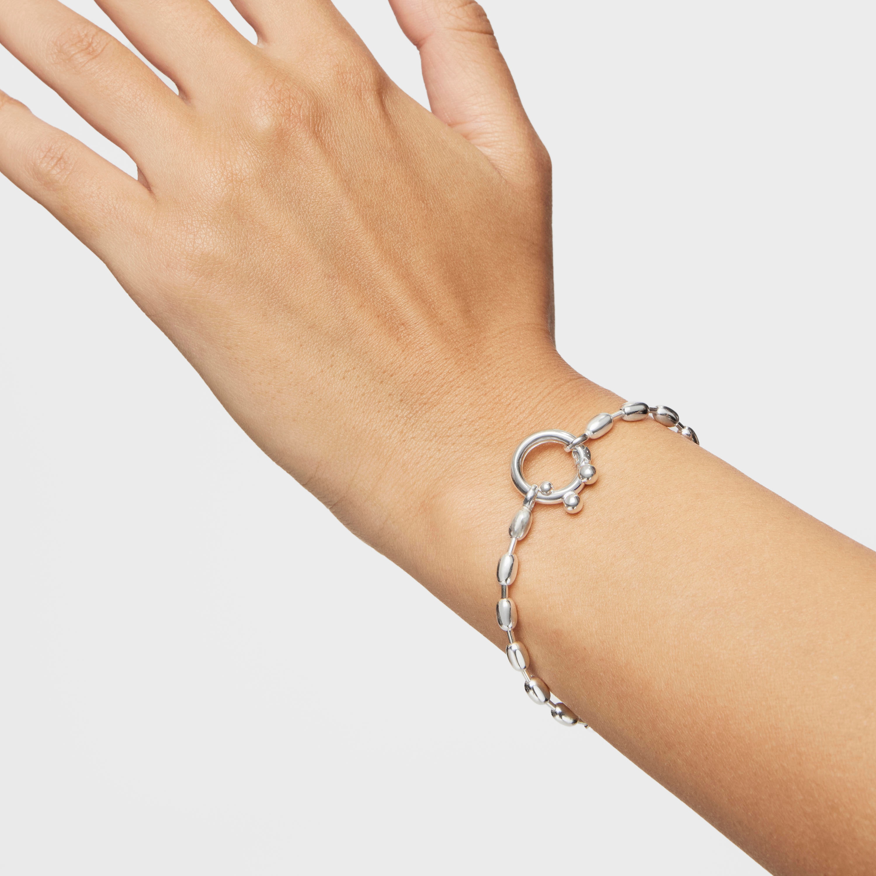 Hold Oval silver chain Bracelet with oval ball motifs