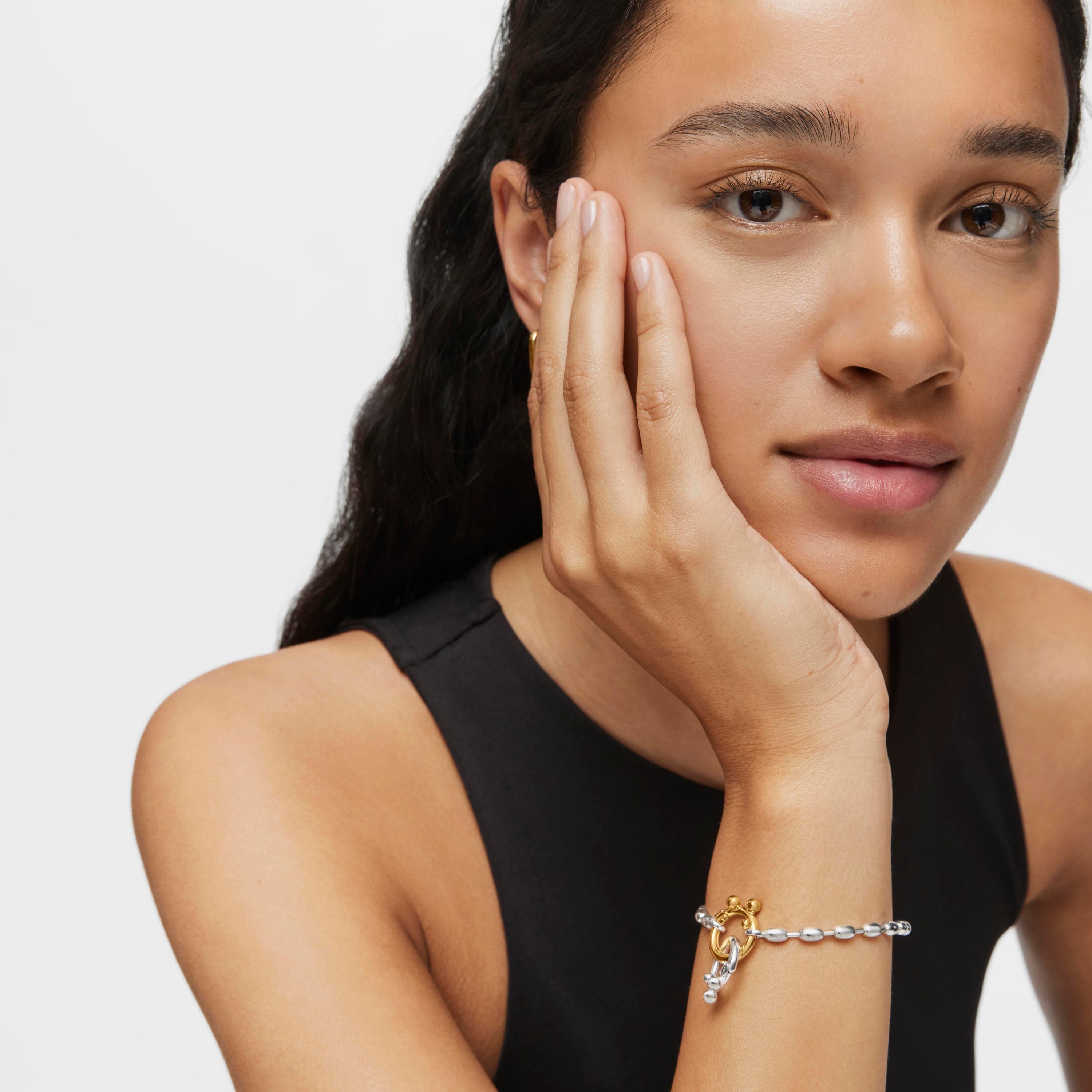 Hold Oval silver chain Bracelet with oval ball motifs