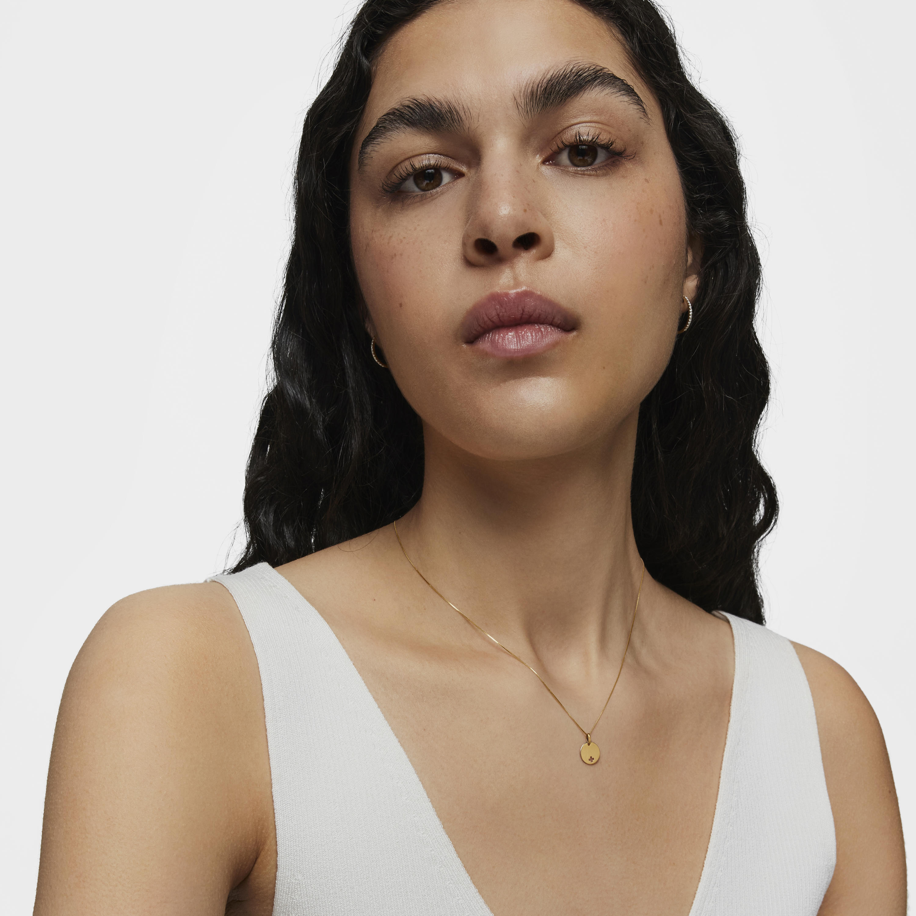 Basics medallion Pendant with cross charm with 18kt gold