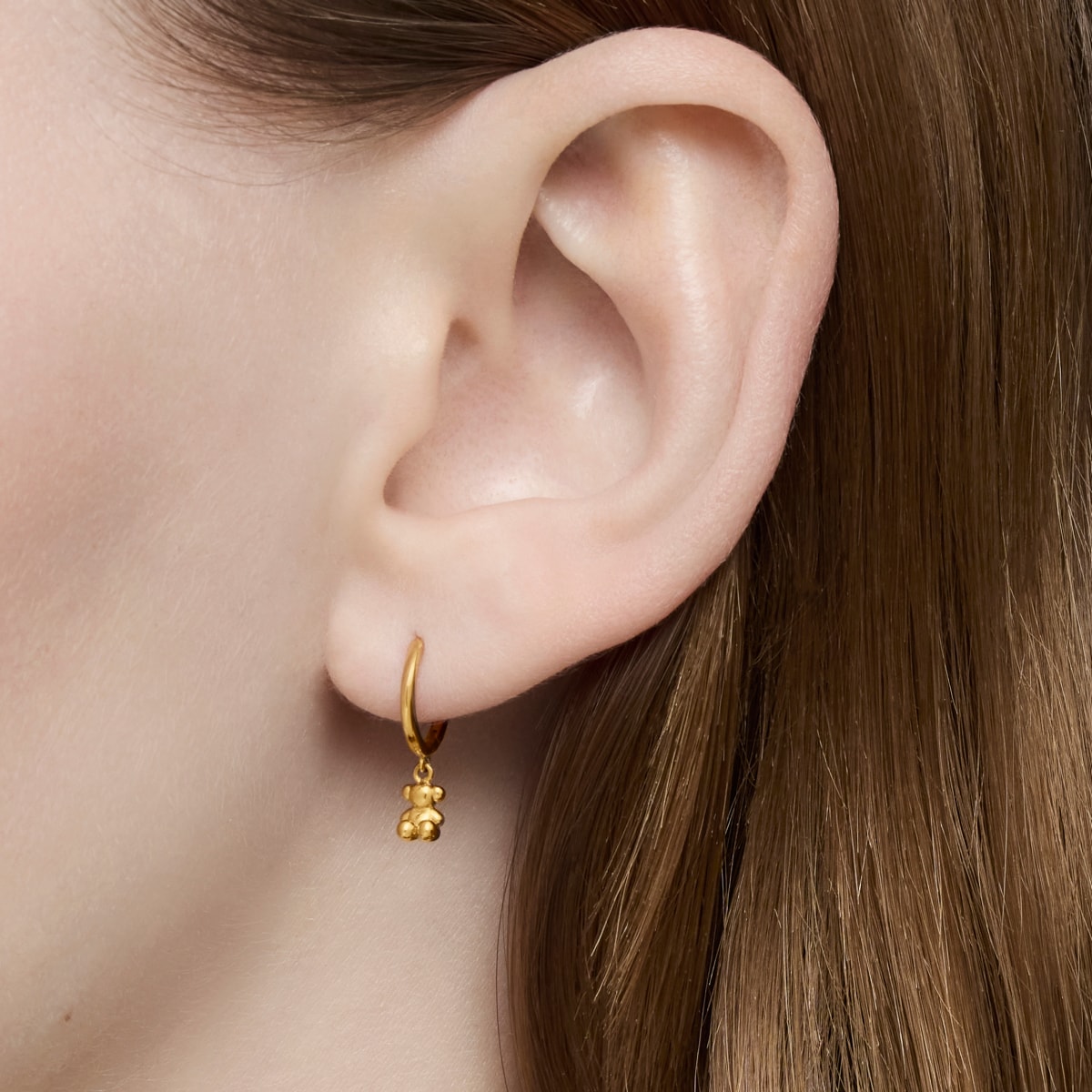 Pendientes aro de oro y detalle oso Bold Bear