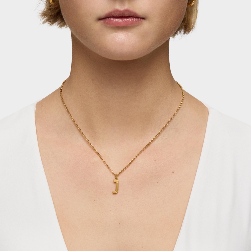 Colgante mediano letra J con baño de oro 18 kt sobre plata Alphabet Colgante mediano letra J con baño de oro 18 kt sobre plata Alphabet