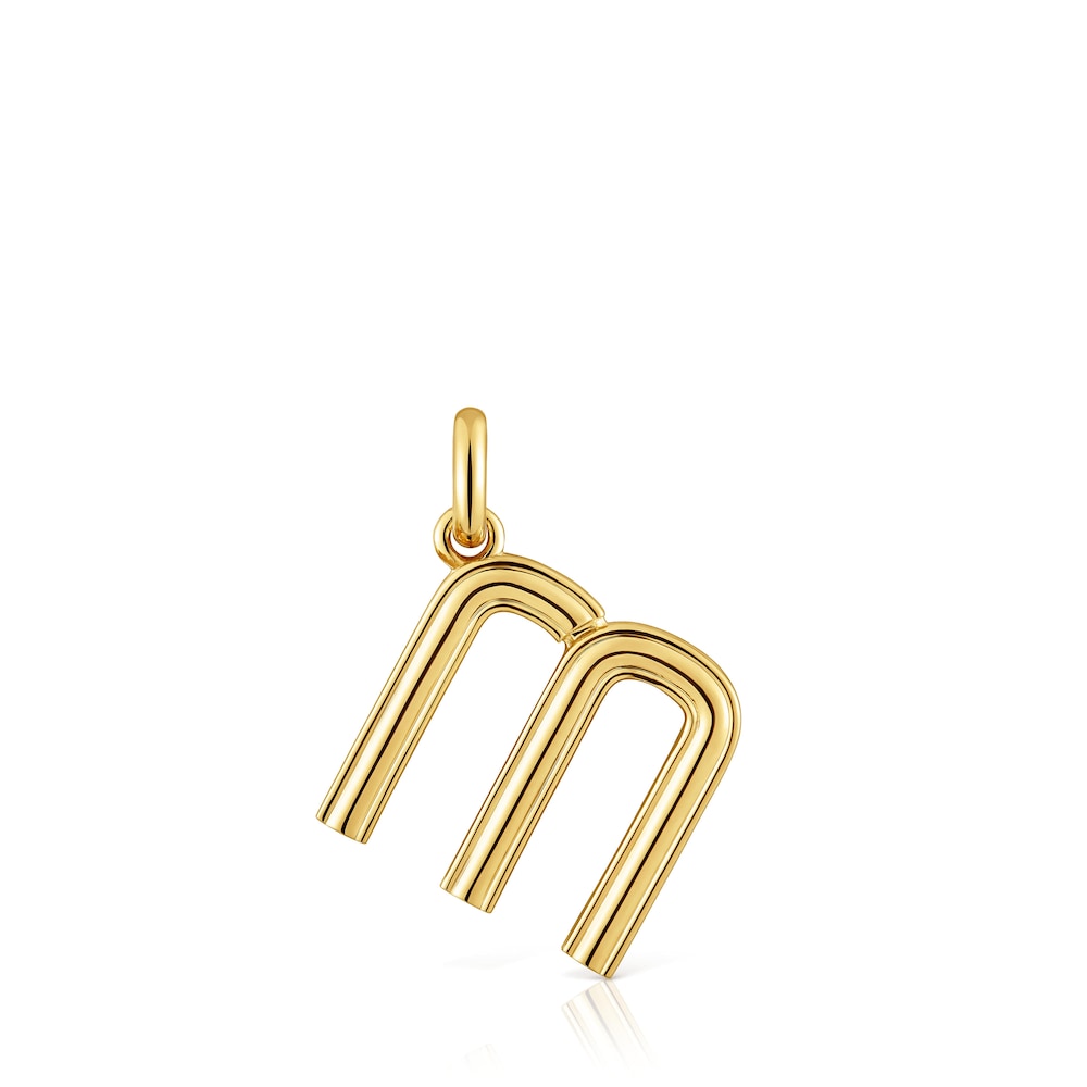 Colgante mediano letra M con baño de oro 18 kt sobre plata Alphabet Colgante mediano letra M con baño de oro 18 kt sobre plata Alphabet