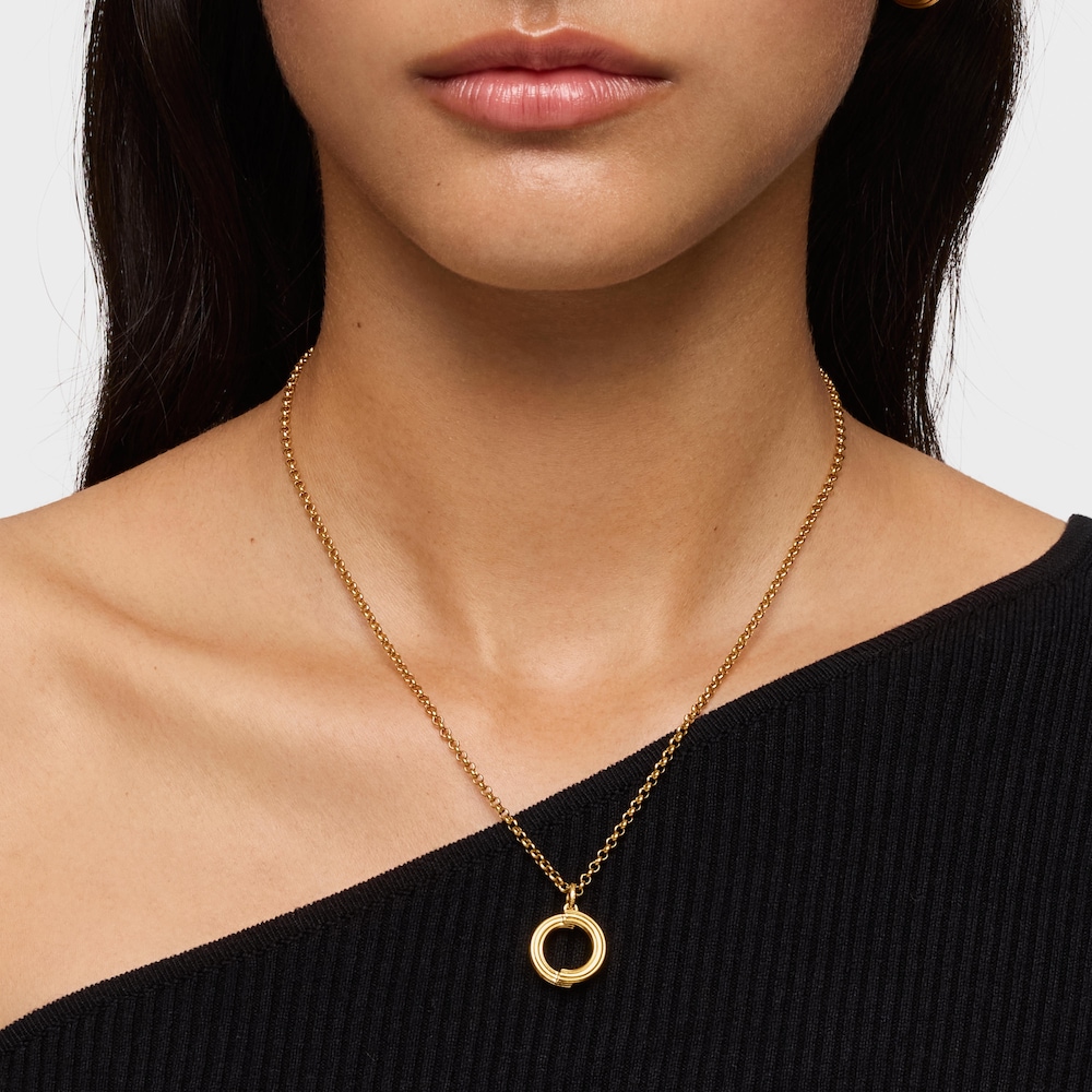 Stredne veľk&yacute; Pr&iacute;vesok s&nbsp;p&iacute;smenom O s&nbsp;18&nbsp;kt pozl&aacute;ten&iacute;m na striebre TOUS Alphabet