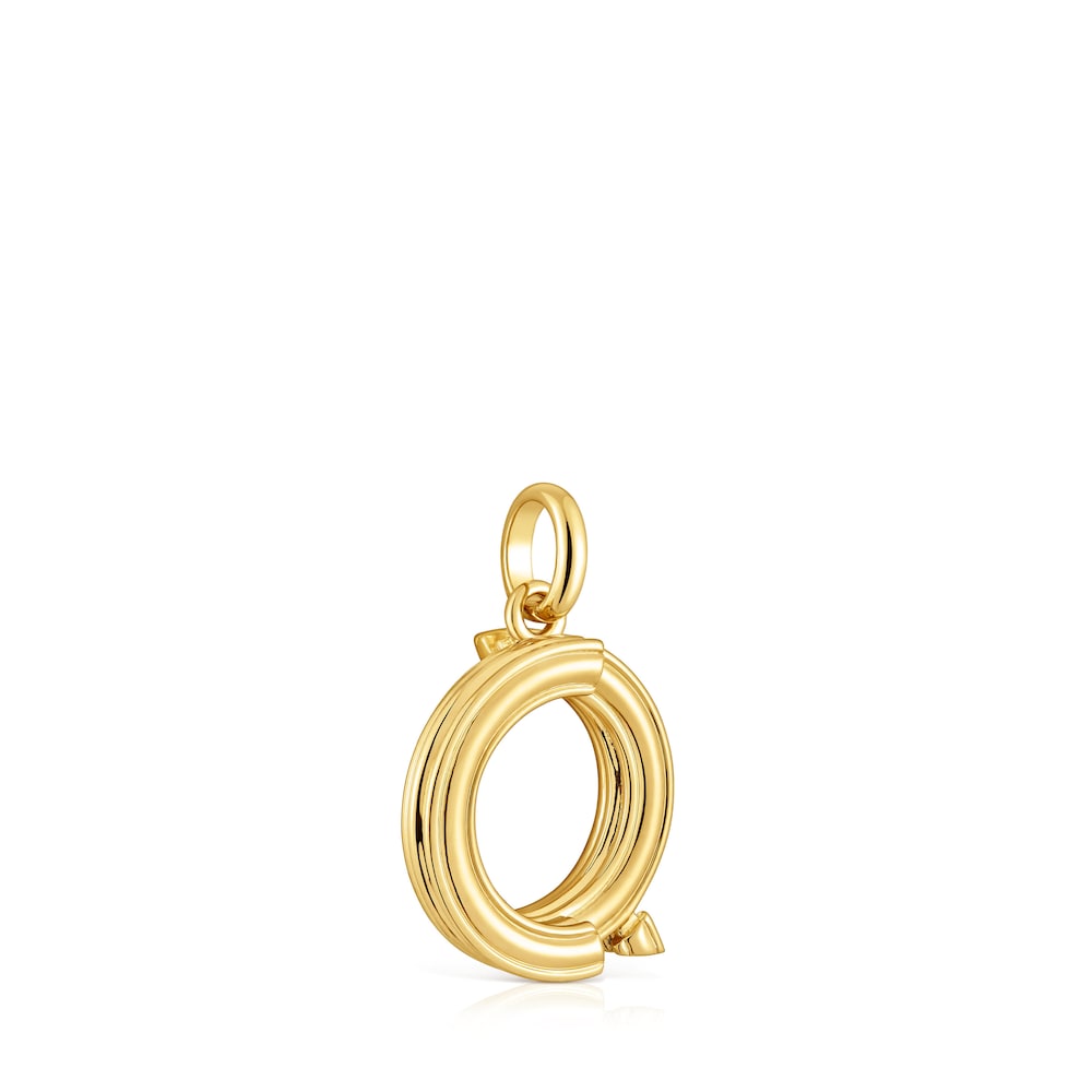 Colgante mediano letra Q con baño de oro 18 kt sobre plata Alphabet Colgante mediano letra Q con baño de oro 18 kt sobre plata Alphabet