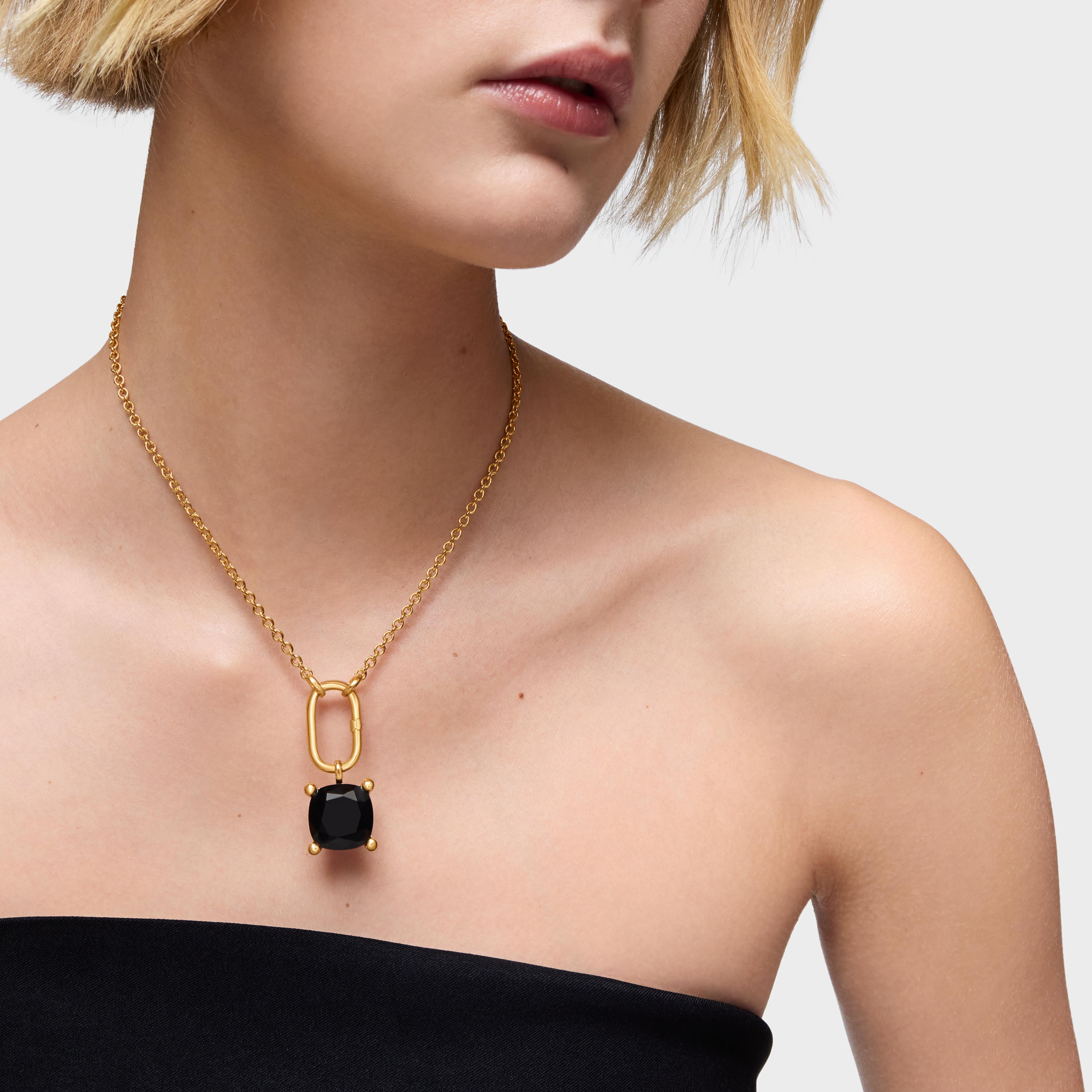 Large 18K gold vermeil and onyx Pendant Color Black
