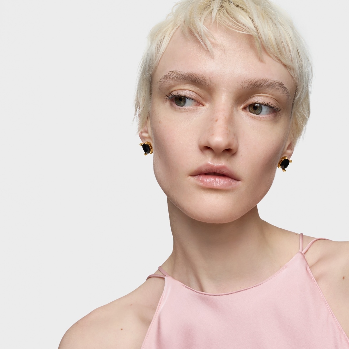 Pendientes con baño de oro 18 kt sobre plata y ónix Color Black