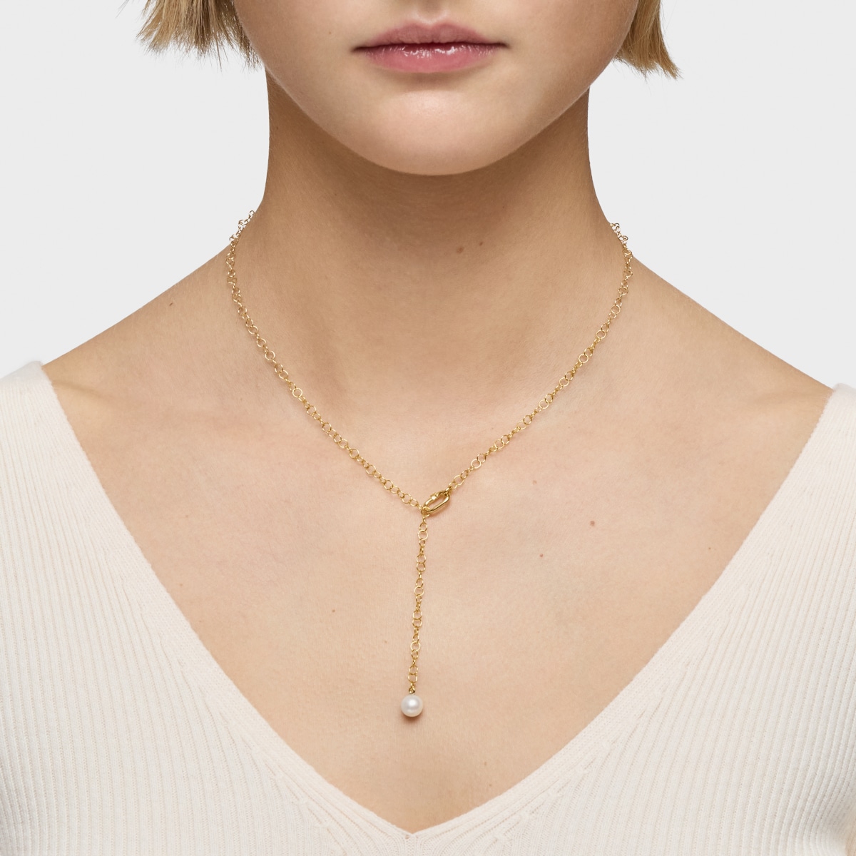 Hold Oval short gold Necklace with cultured pearl