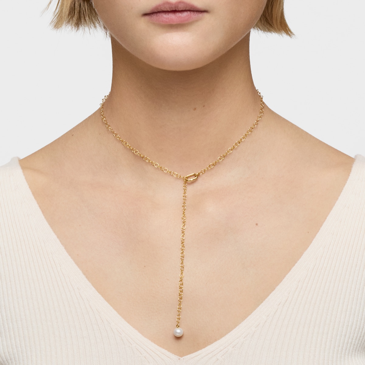 Hold Oval short gold Necklace with cultured pearl