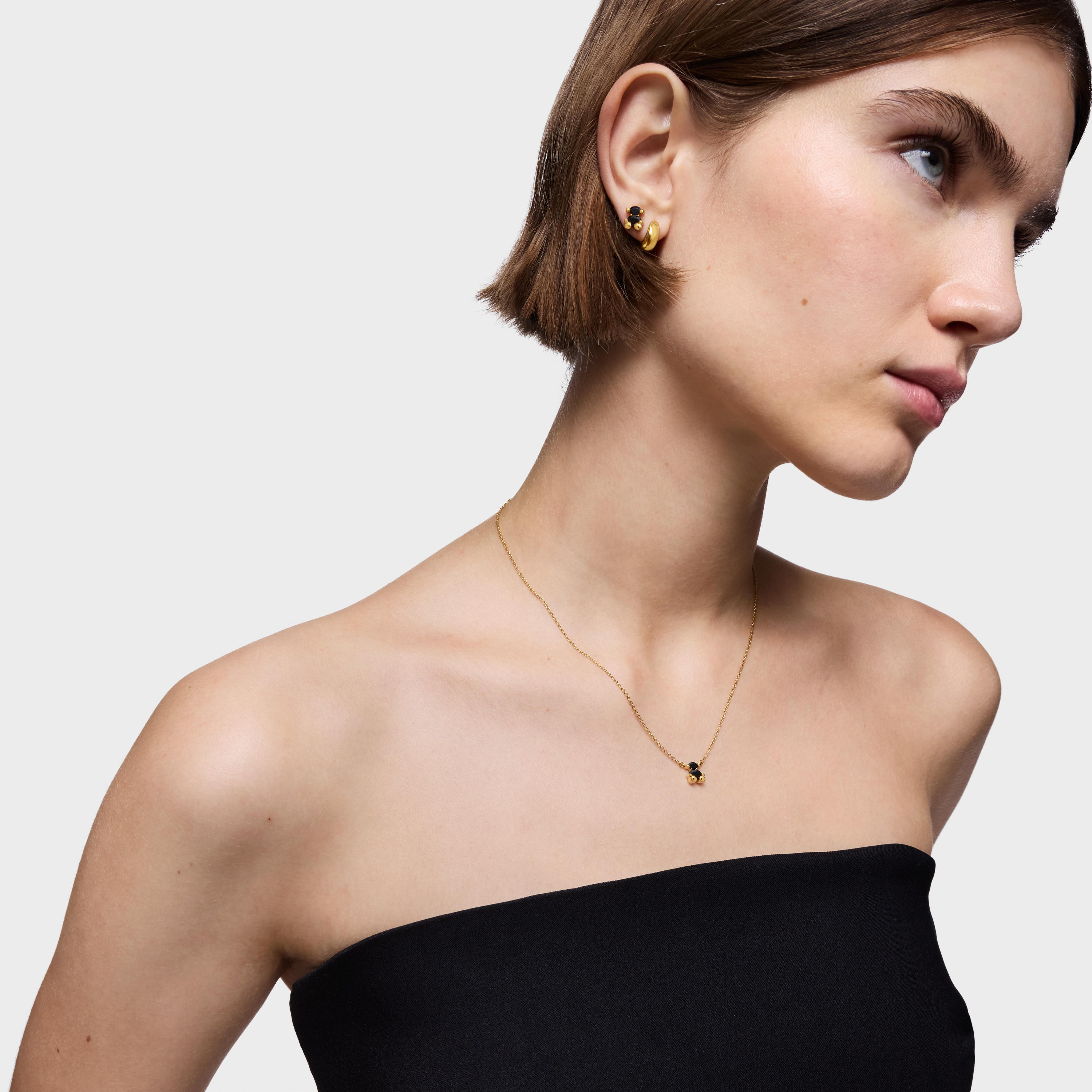 Short 18kt gold plating over silver with onyx bear motif Necklace Color Bear