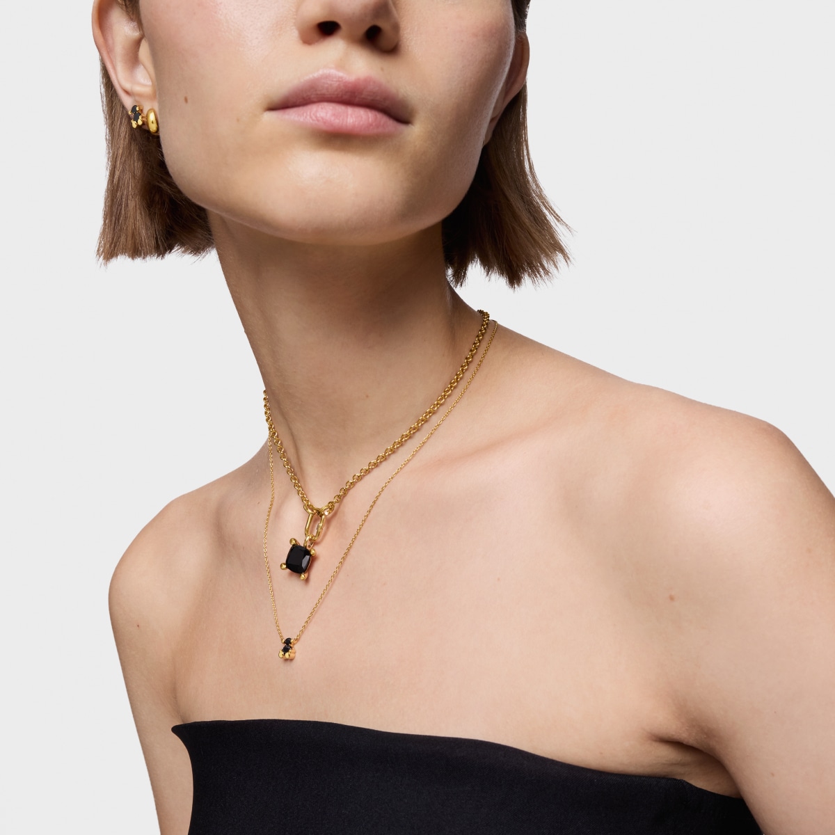 Short 18kt gold plating over silver with onyx bear motif Necklace Color Bear