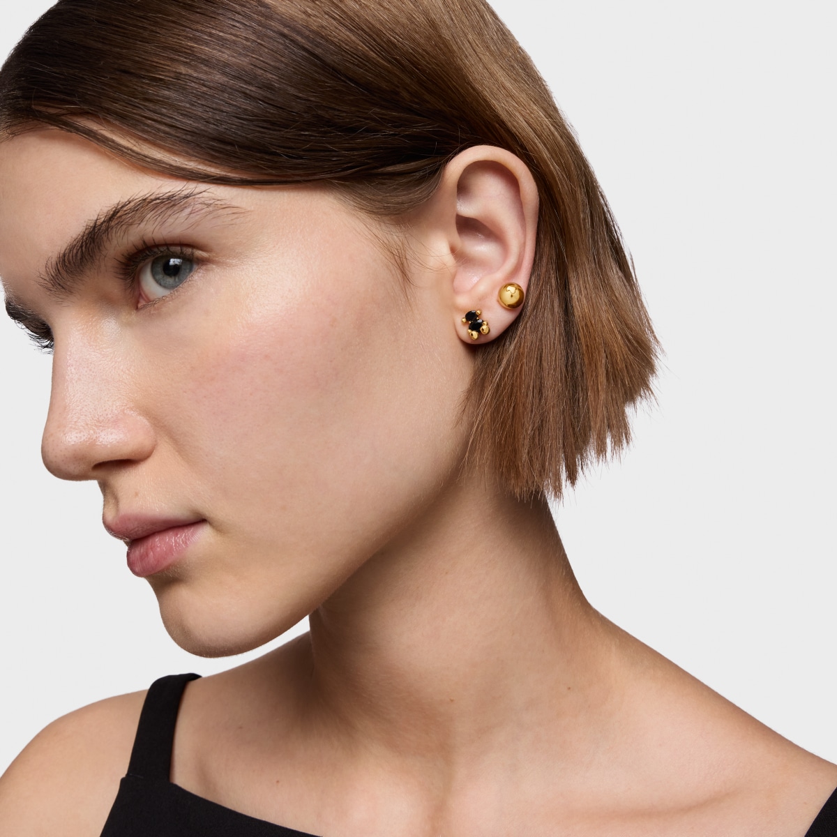 Pendientes motivo oso con baño de oro 18 kt sobre plata y ónix 8 mm Color Bear