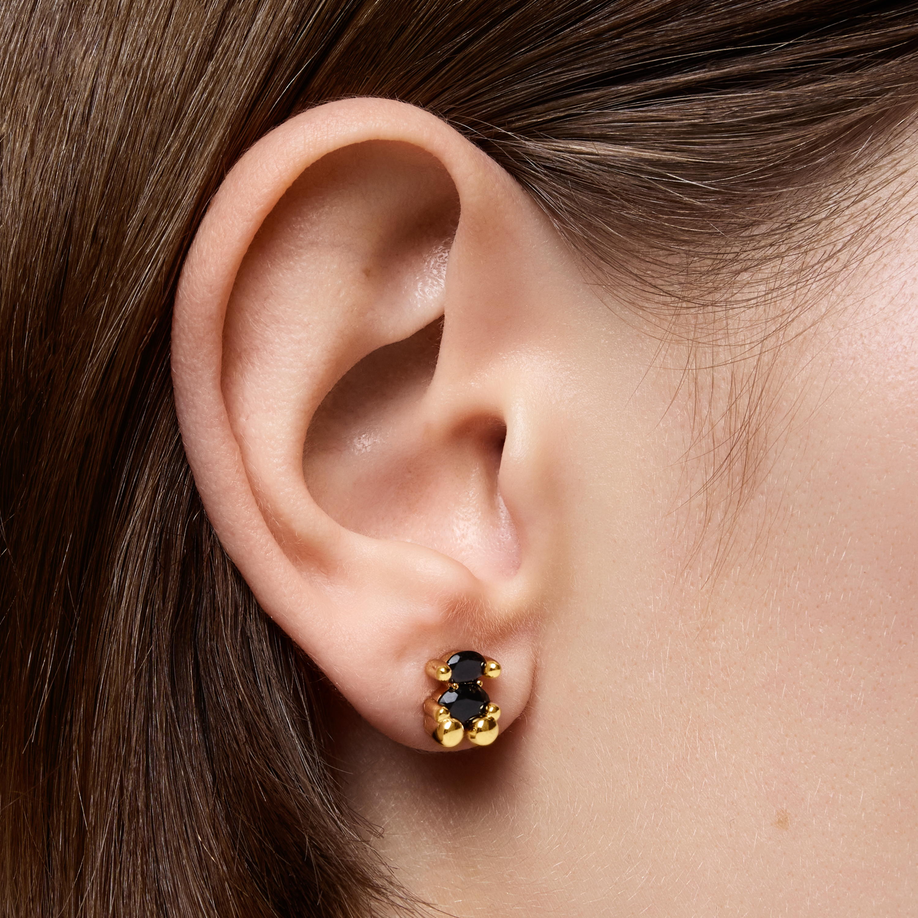 Pendientes motivo oso con baño de oro 18 kt sobre plata y ónix 8 mm Color Bear
