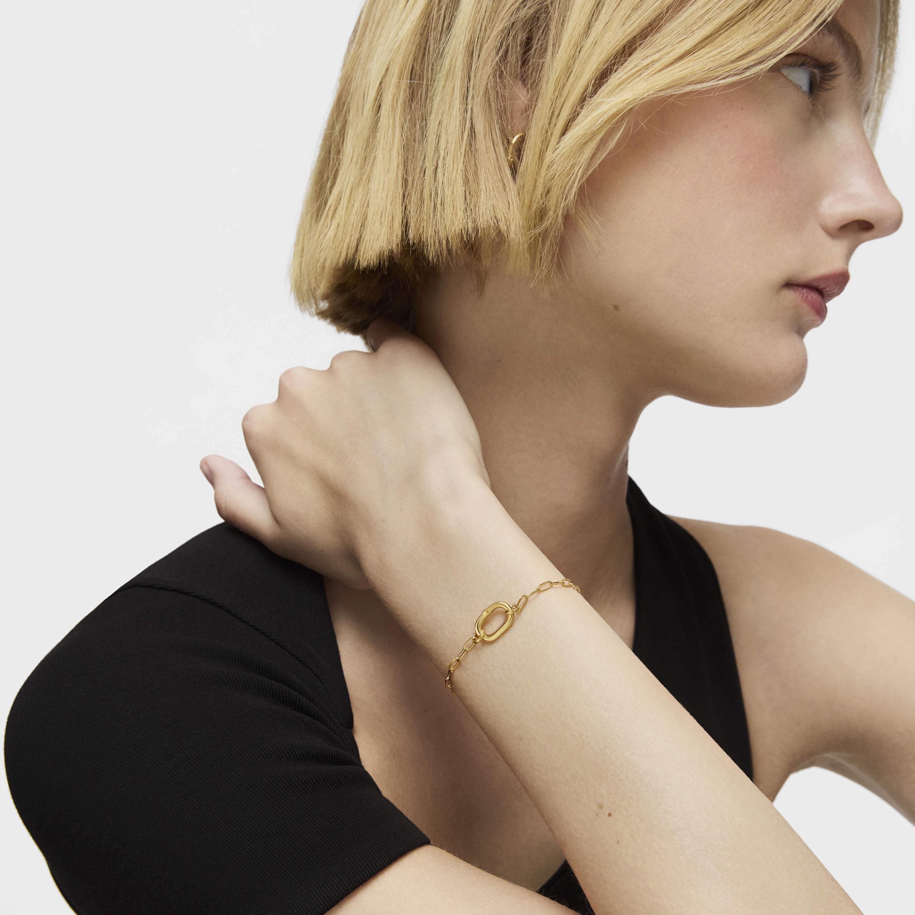 Hold Oval chain Bracelet with 18kt gold plating over silver