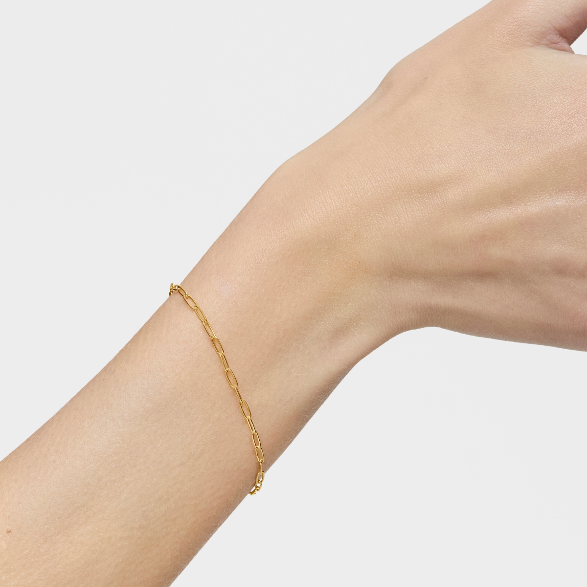 Hold Oval chain Bracelet with 18kt gold plating over silver