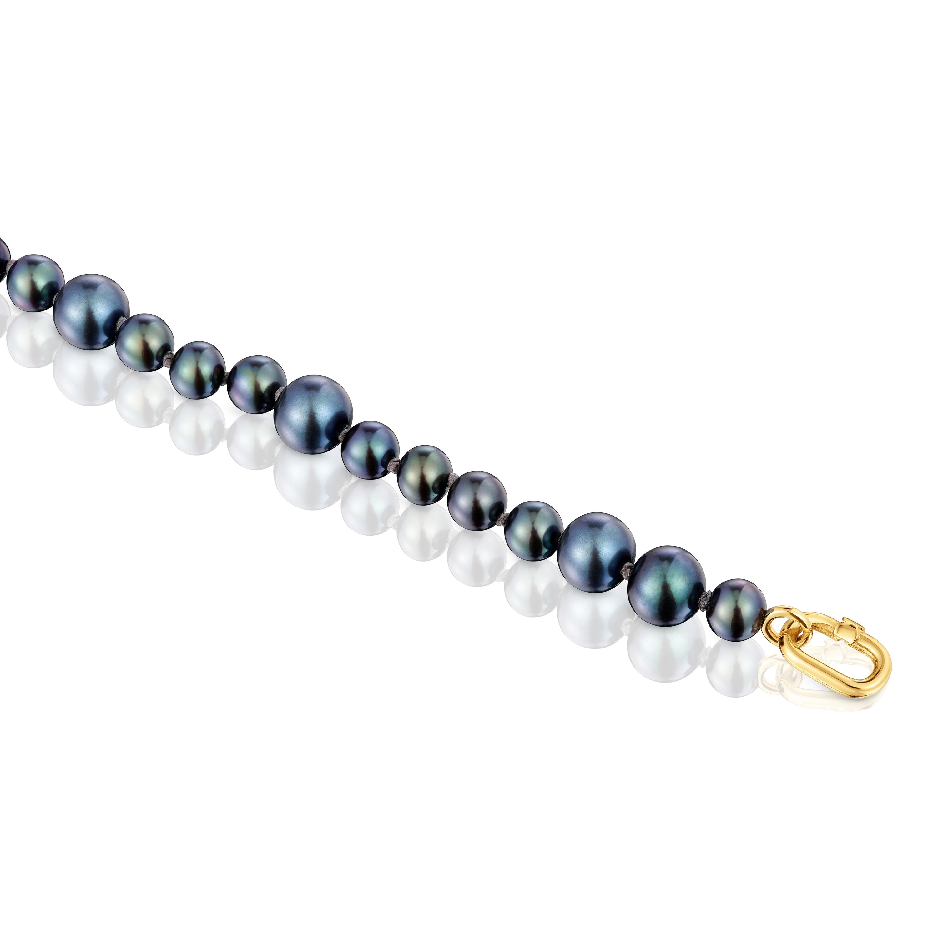 Hold Oval gold Bracelet with cultured baroque pearls