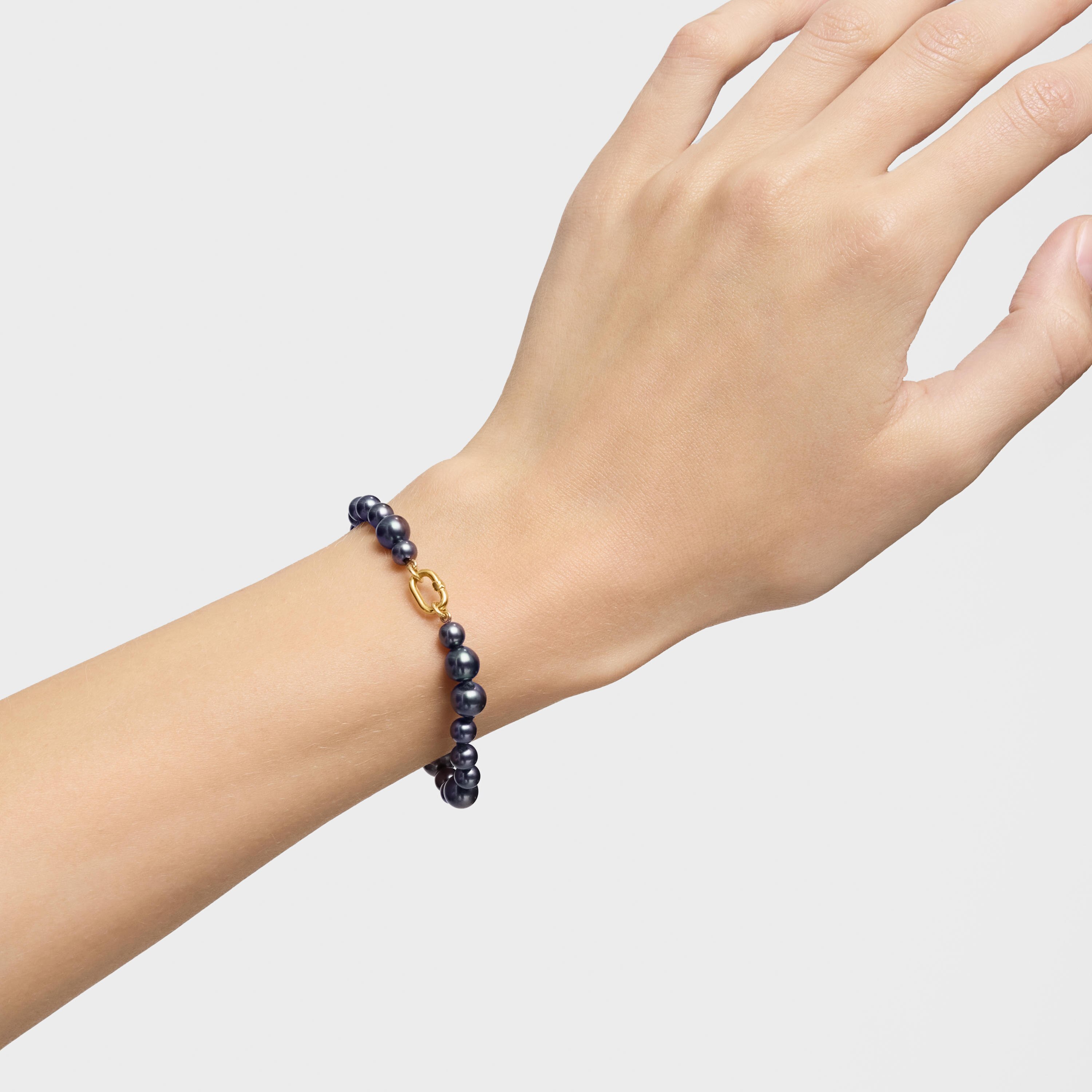 Hold Oval 18K solid gold Bracelet with cultured baroque pearls