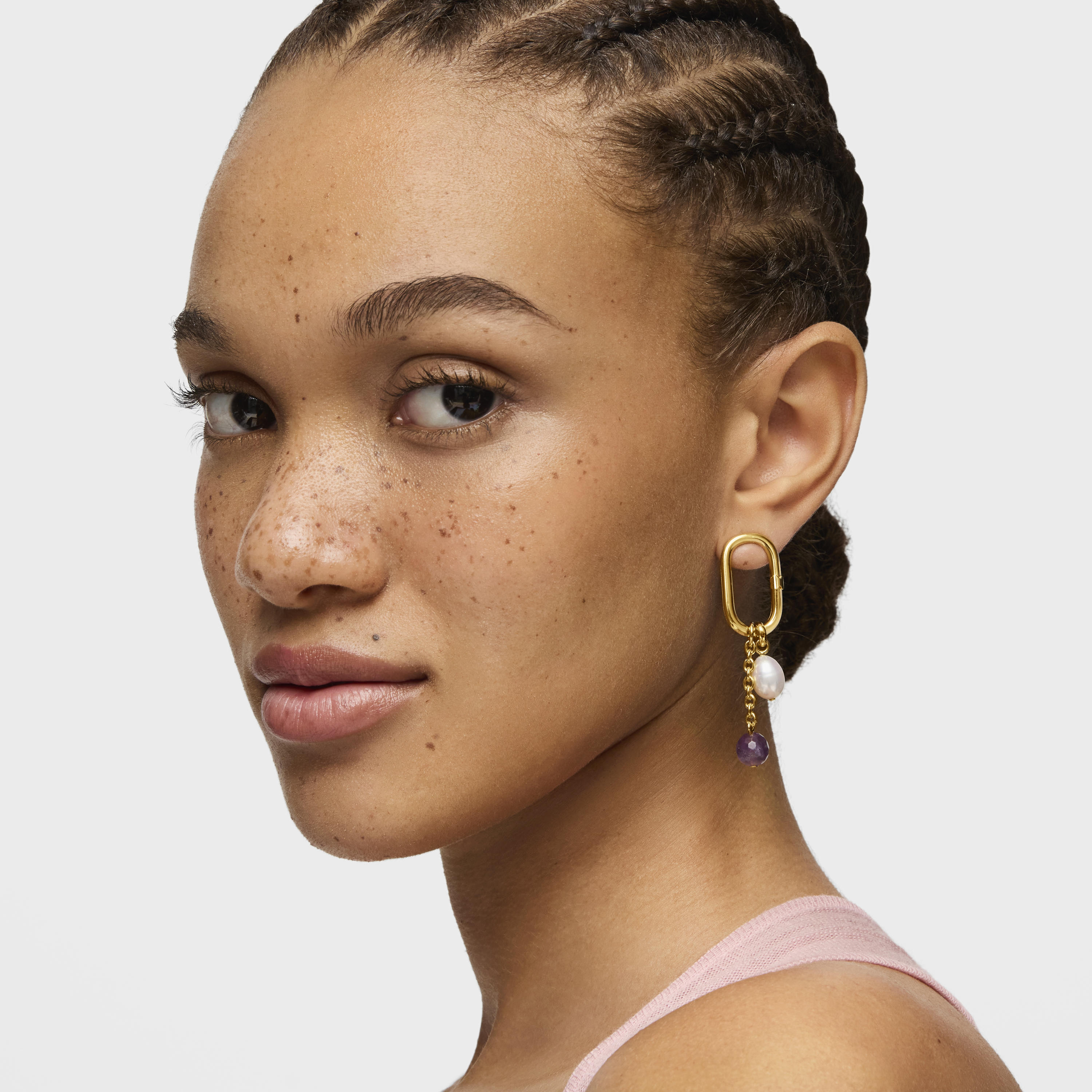 Hold Oval Pendant with 18K gold vermeil and amethyst