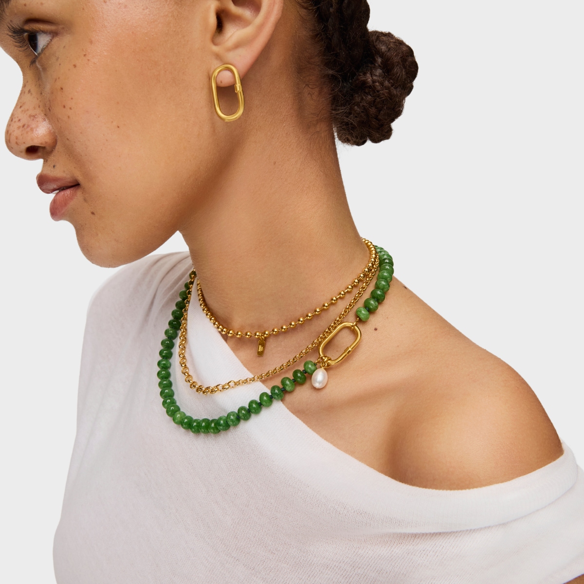 Hold Oval small Pendant with 18kt gold plating over silver and cultivated pearl