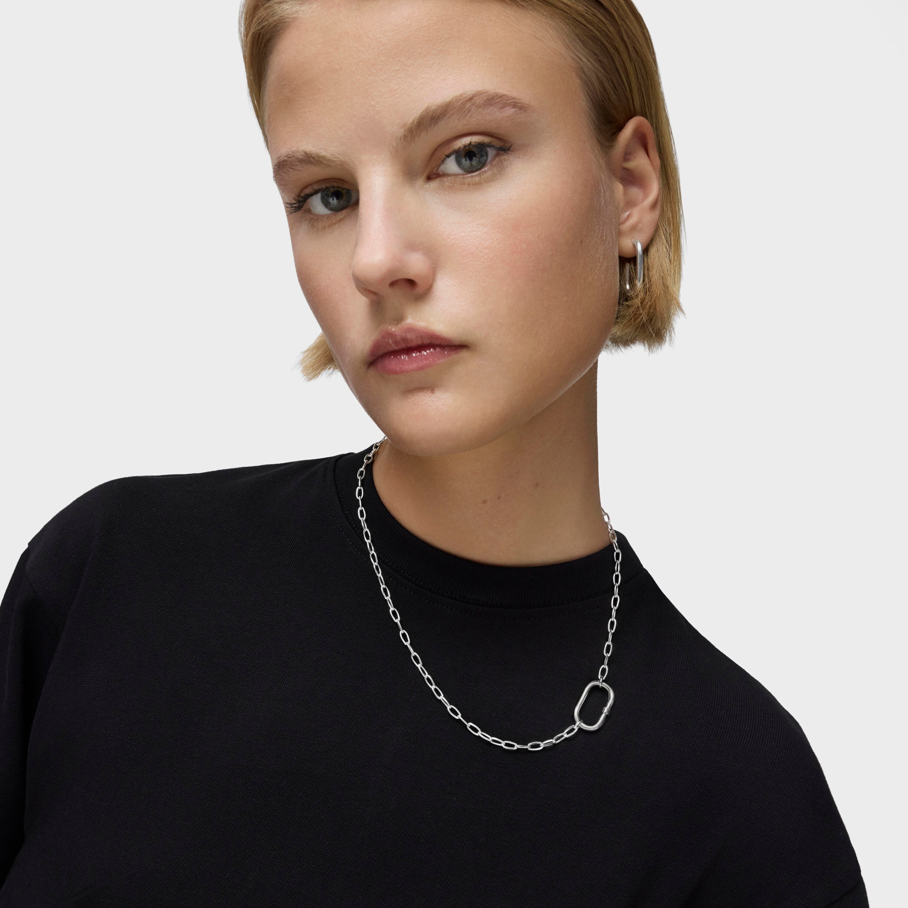 Hold Oval silver short Necklace