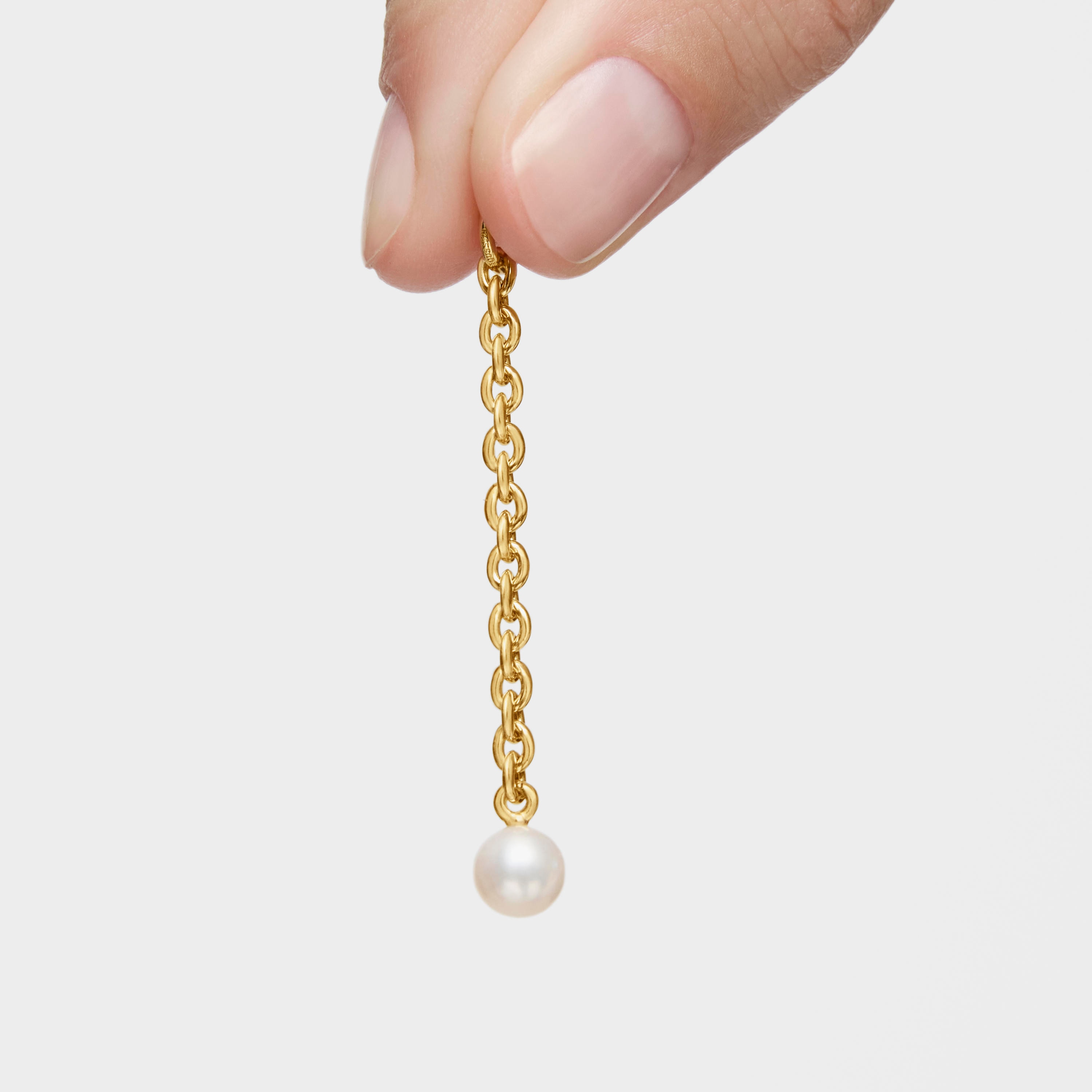 Hold Oval Pendant with 18K gold vermeil and cultivated pearl