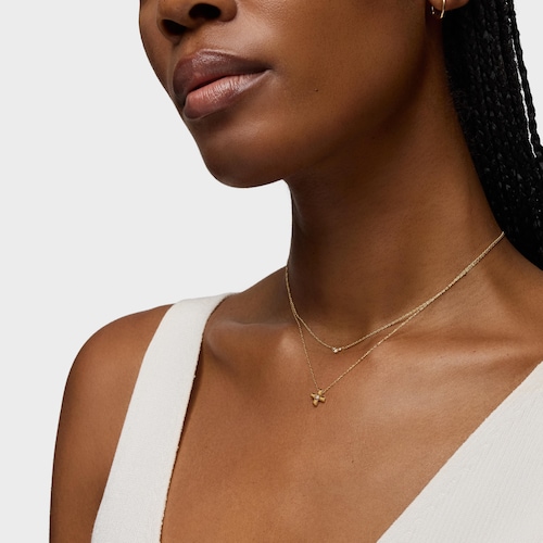 Short gold and diamond cross Necklace Basics
