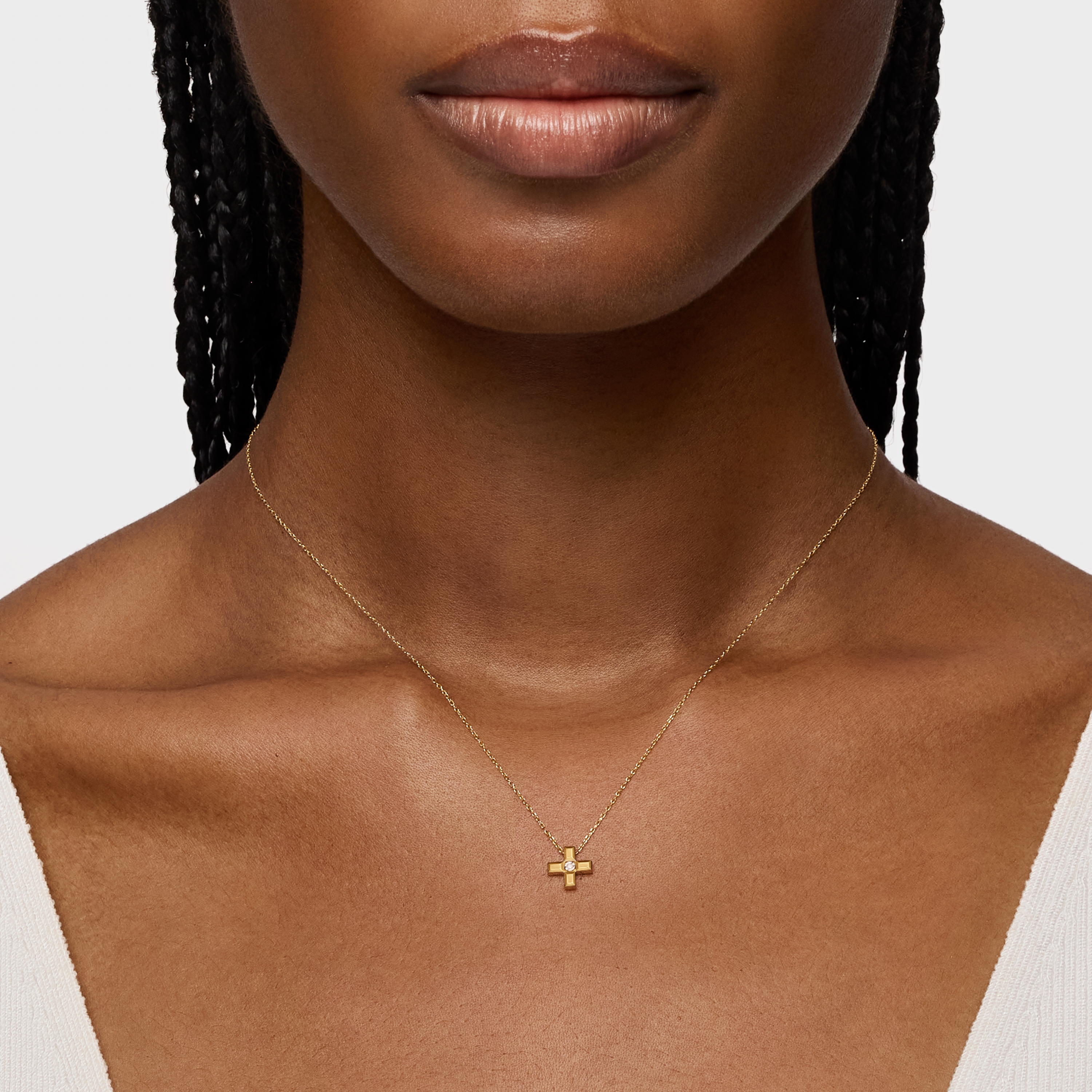 Short 18K solid gold and diamond cross Necklace Basics