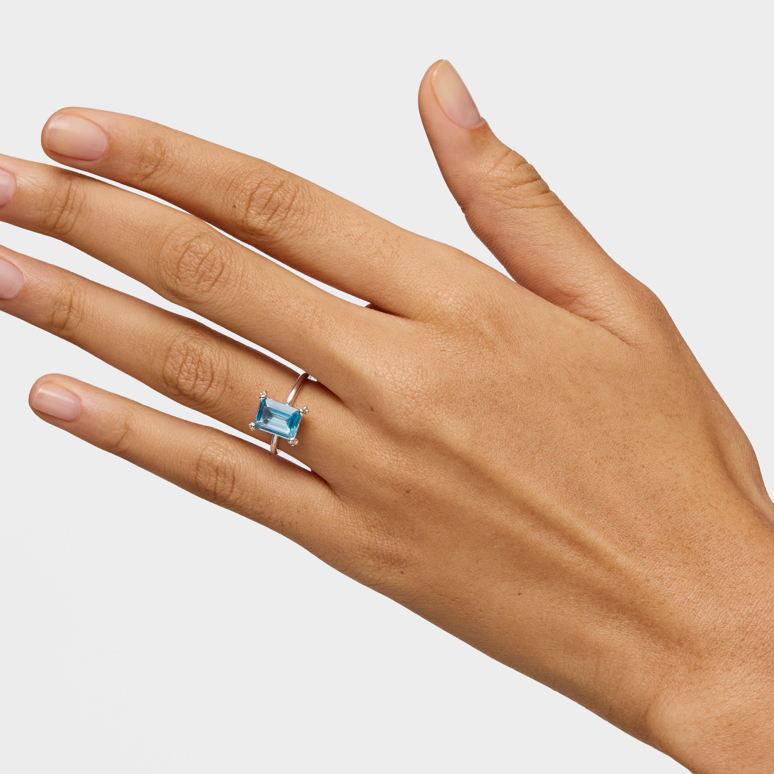 Silver Ring with topaz Color Pills
