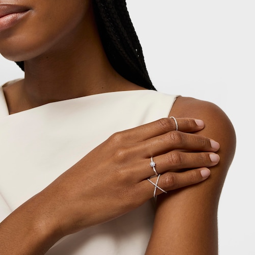 Anillo rosetón pequeño de oro blanco y diamantes 0,10ct Les Classiques