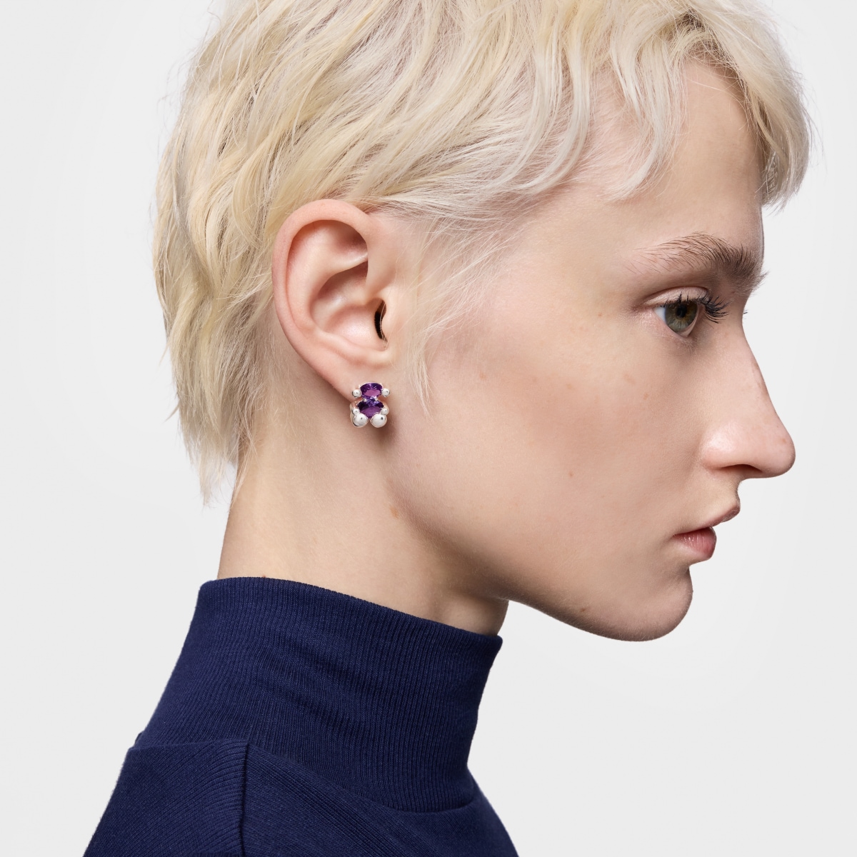 13 mm silver bear motif Earrings with lab-grown lilac sapphire Color Bear LGG