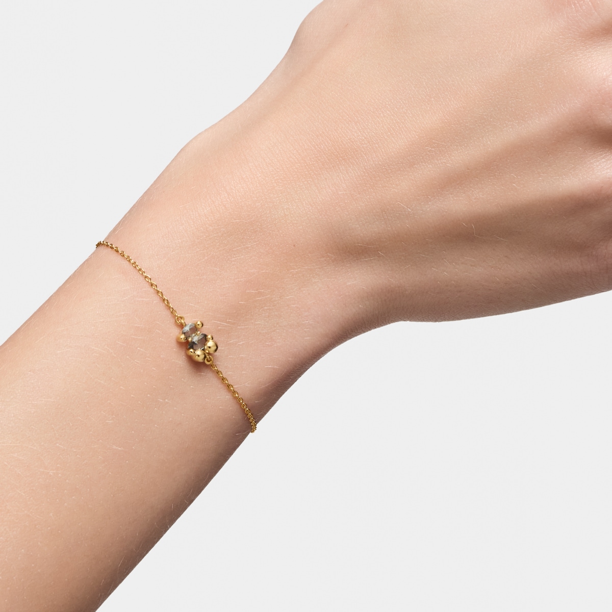 8 mm 18kt gold plating over silver bear motif chain Bracelet with lab-grown green spinel Color Bear LGG