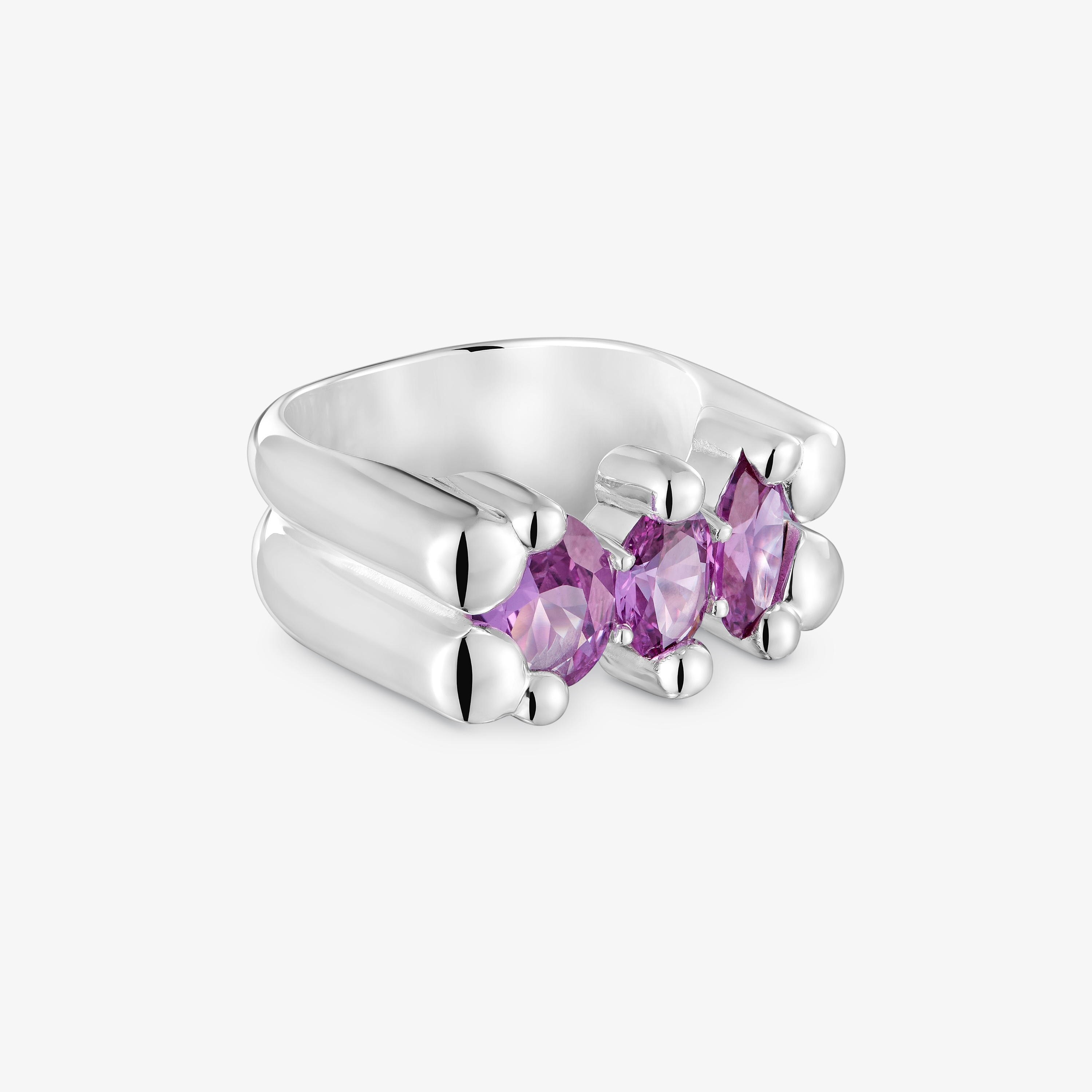 Medium silver Bear motif Ring with lab-grown lilac sapphire Color LGG