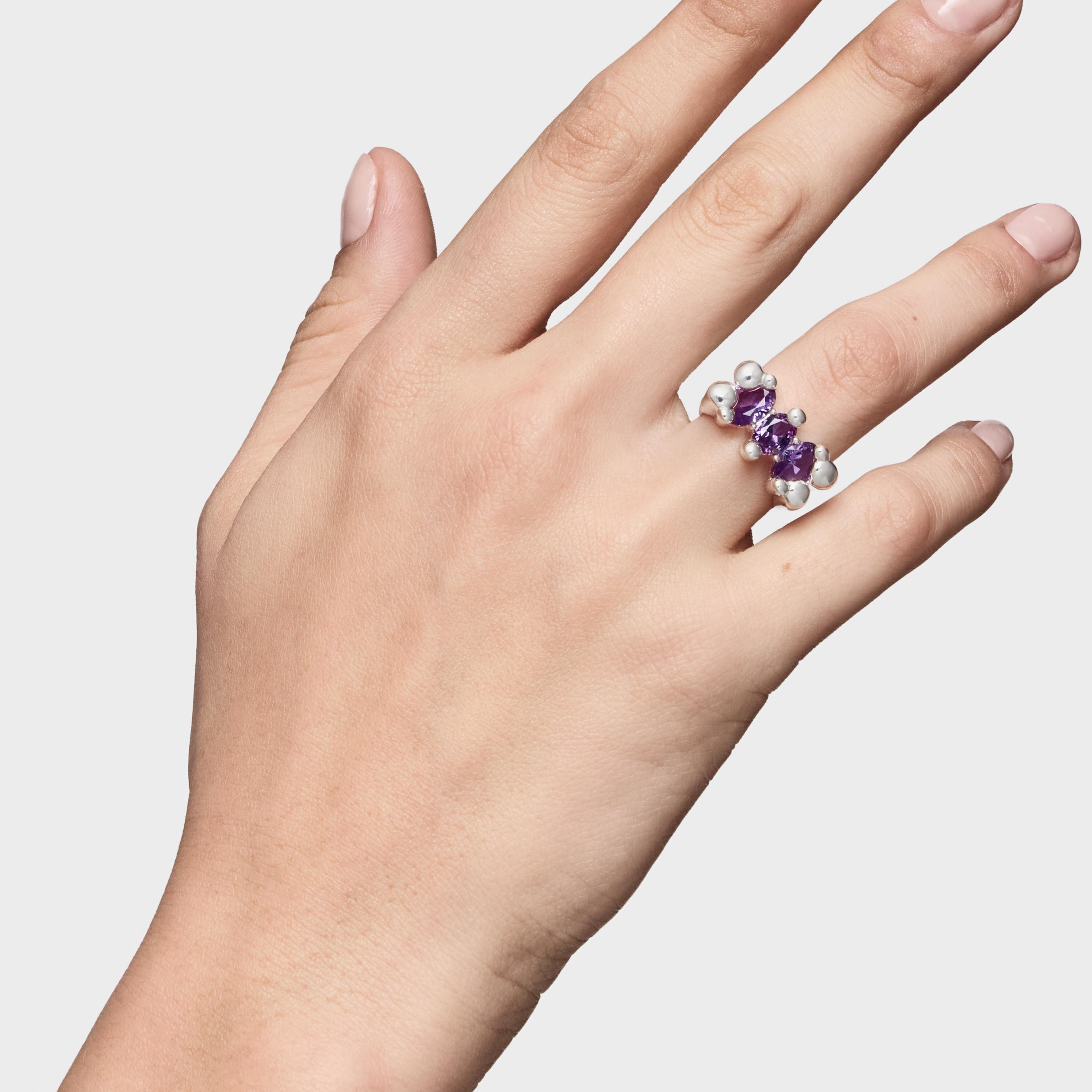Medium silver Bear motif Ring with lab-grown lilac sapphire Color LGG