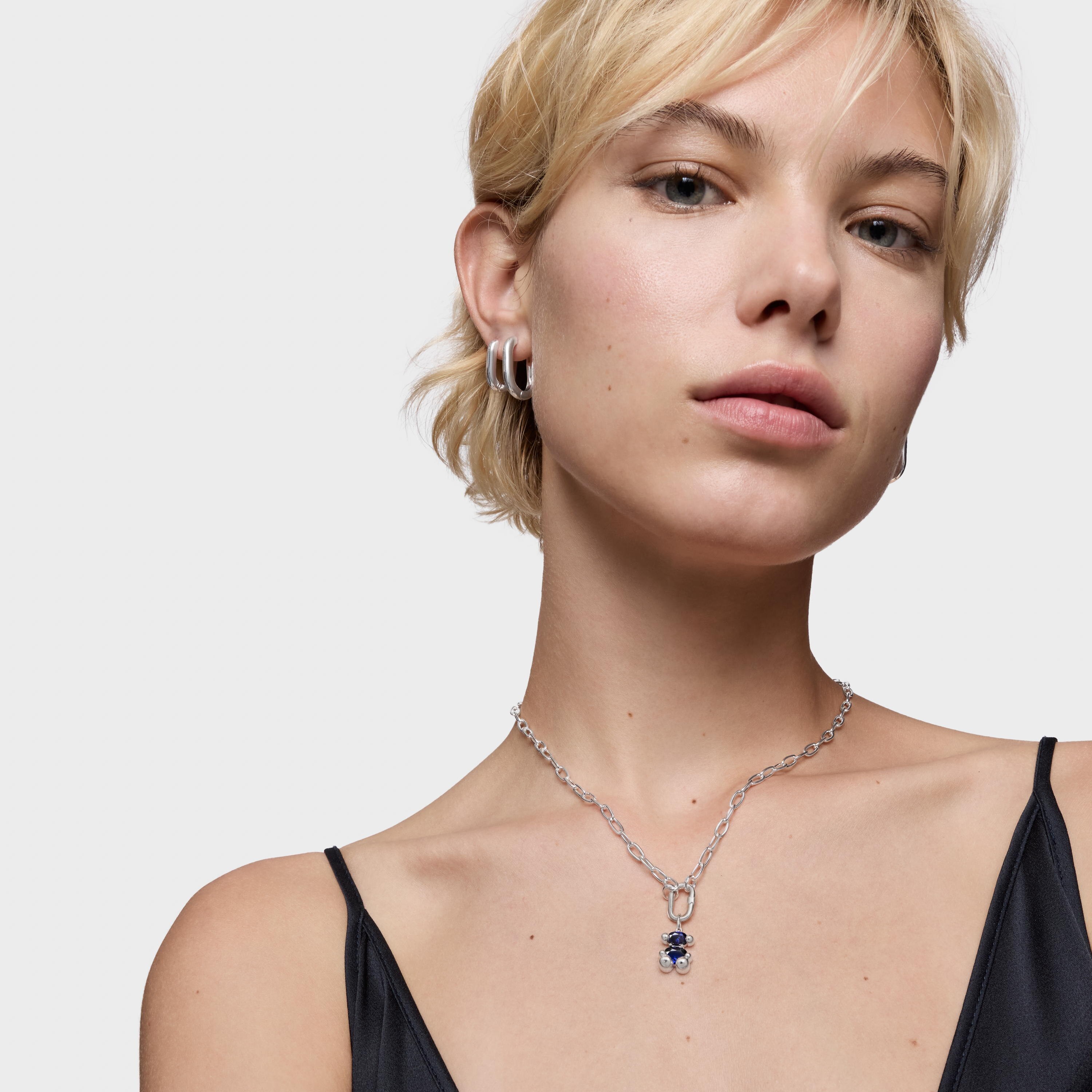 Small silver bear motif Pendant with lab-grown blue sapphire Color Bear LGG