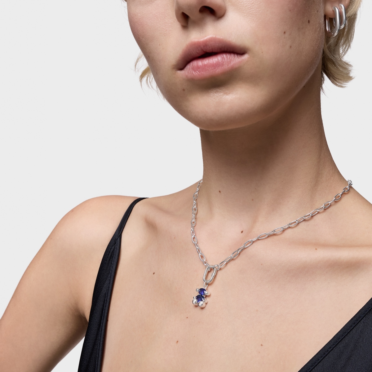 Small silver bear motif Pendant with lab-grown blue sapphire Color Bear LGG