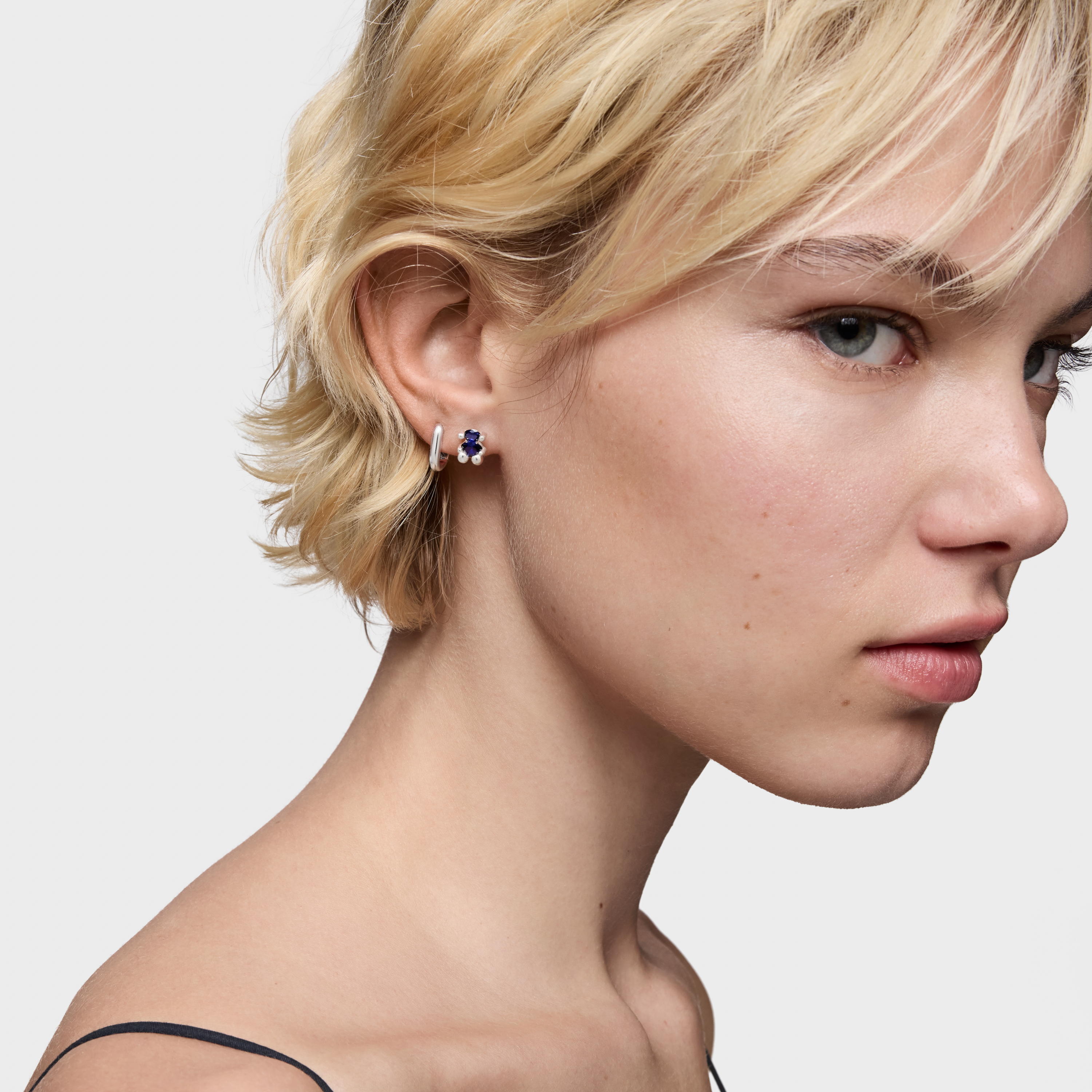 8 mm silver bear motif Earrings with lab-grown lilac-colored sapphire Color Bear LGG