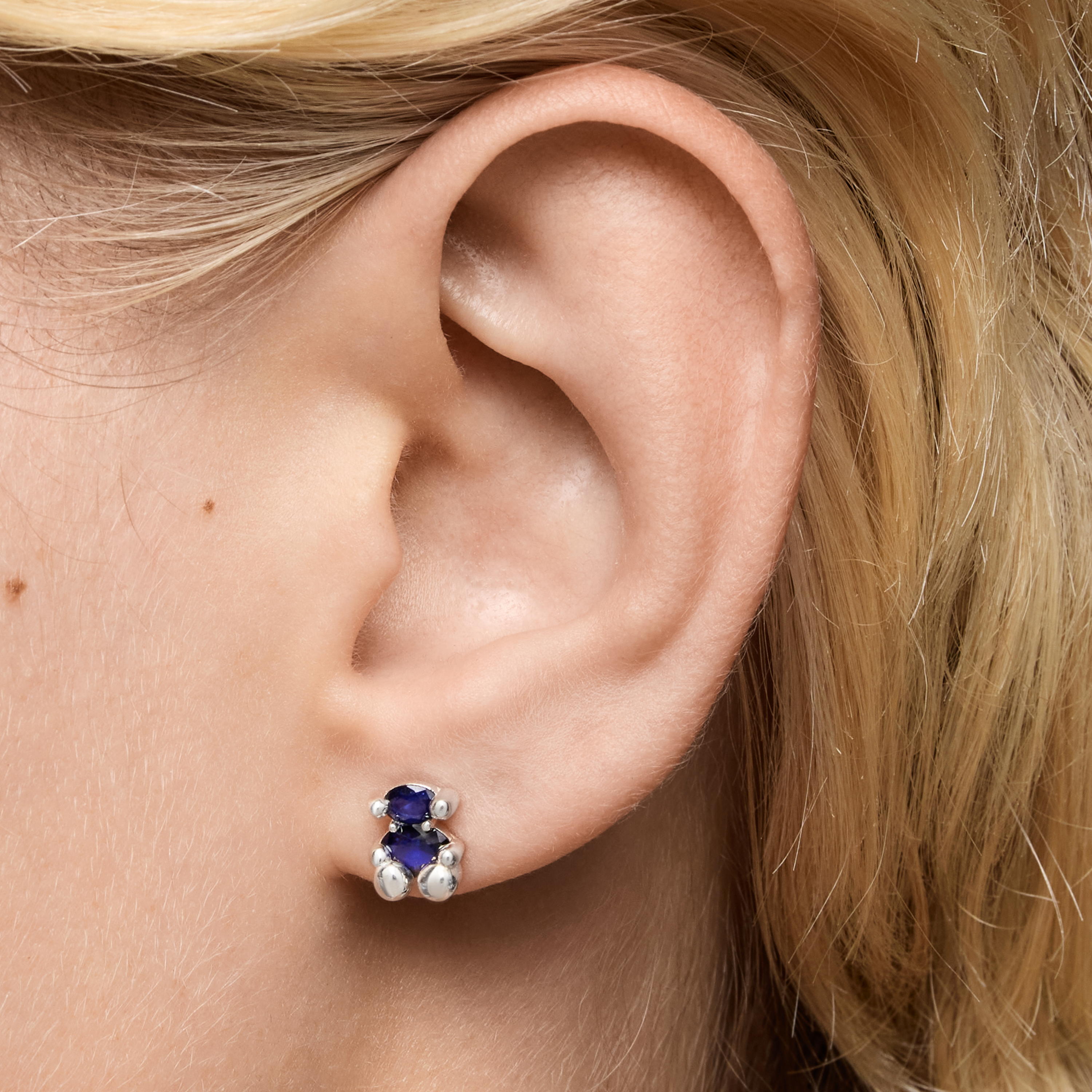 8 mm silver bear motif Earrings with lab-grown lilac-colored sapphire Color Bear LGG