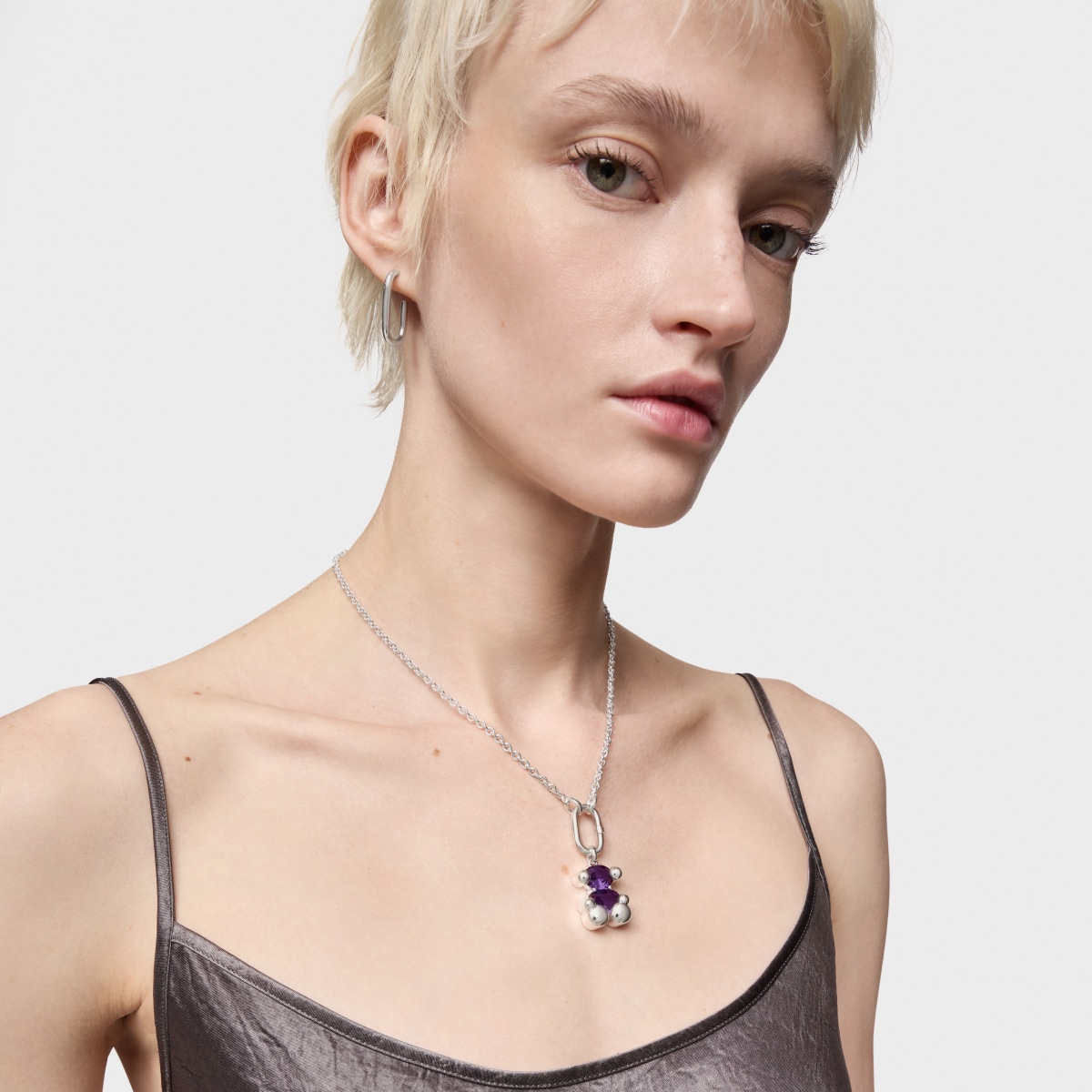 Medium silver bear motif Pendant with lab-grown lilac-colored sapphire Color Bear LGG