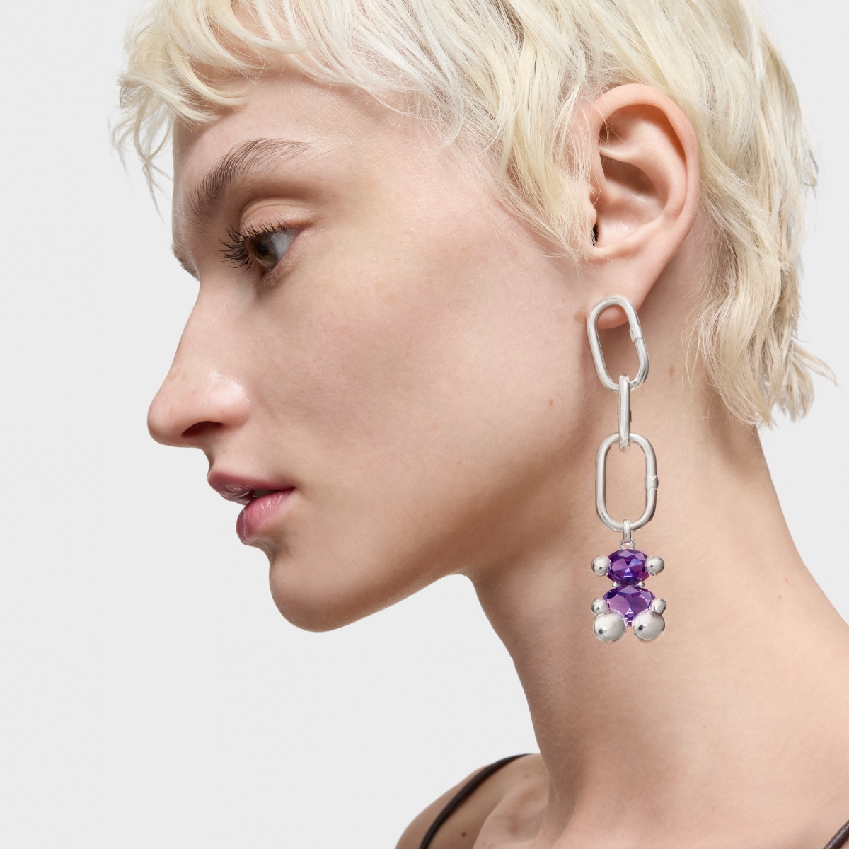Medium silver bear motif Pendant with lab-grown lilac-colored sapphire Color Bear LGG