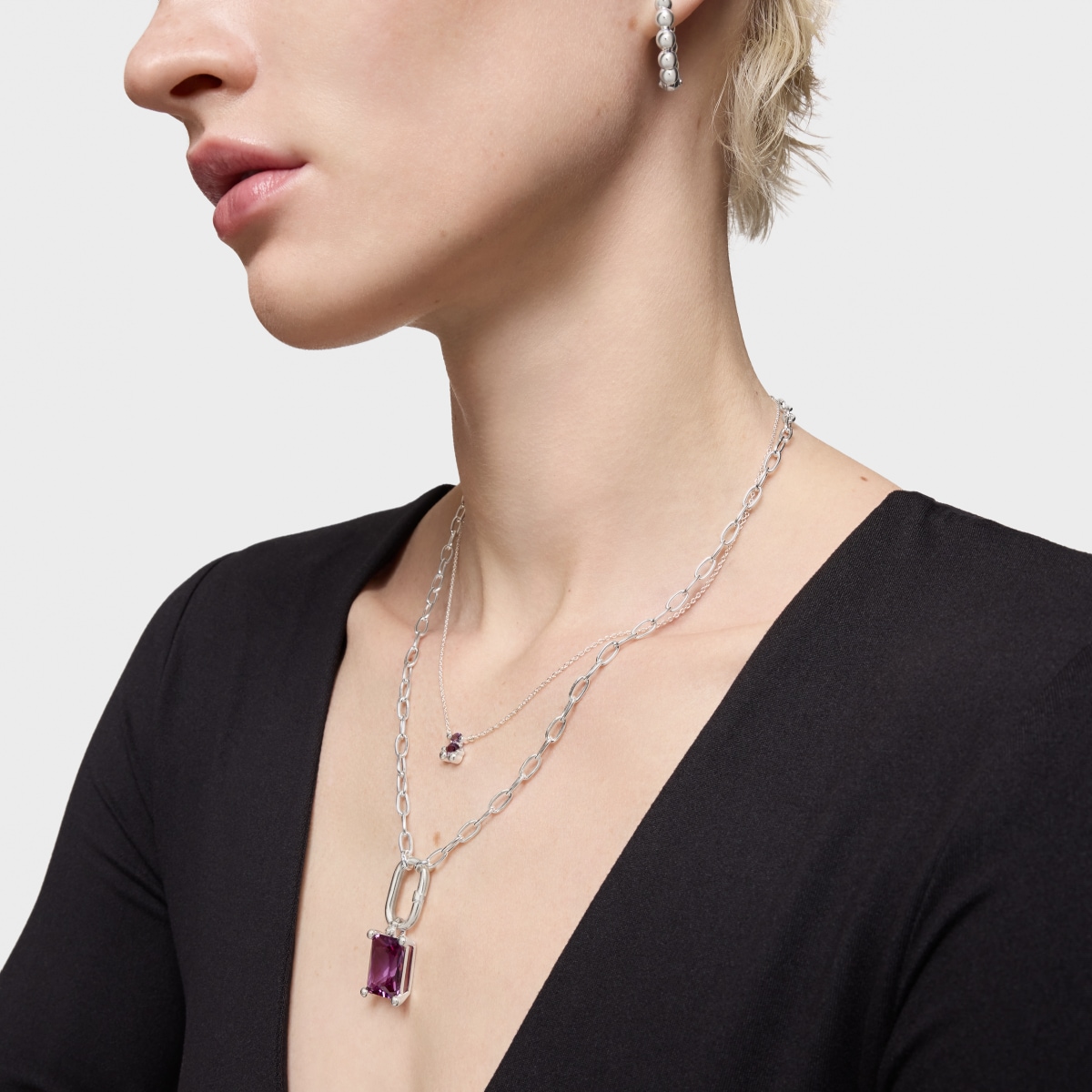 Short silver bear motif chain Necklace with lilac lab-grown sapphires Color Bear LGG