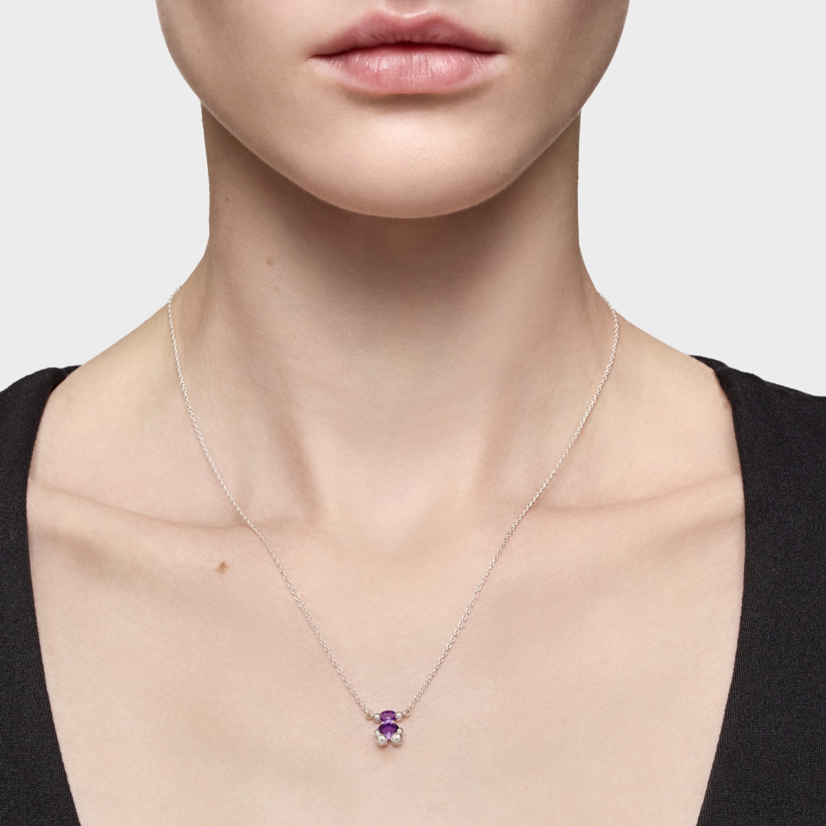 Short silver bear motif chain Necklace with lilac lab-grown sapphires Color Bear LGG