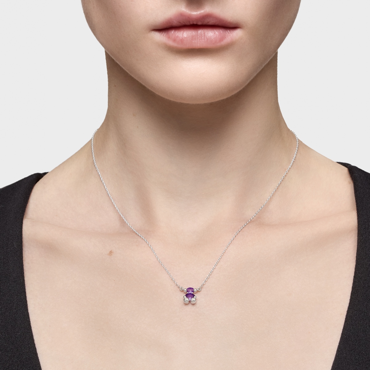 Short silver bear motif chain Necklace with lilac lab-grown sapphires Color Bear LGG